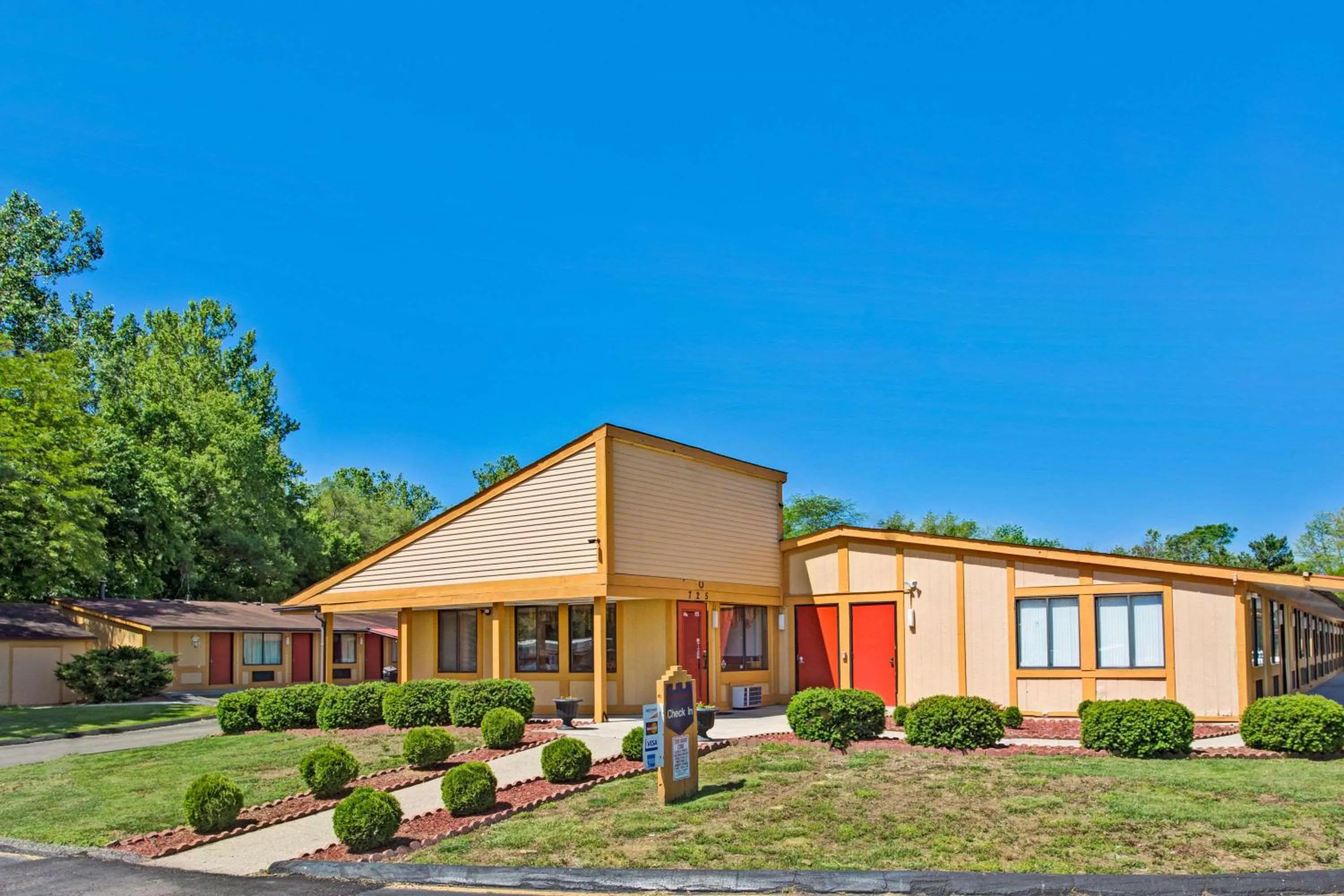 Property building in Guest Inn Lebanon (Ohio)