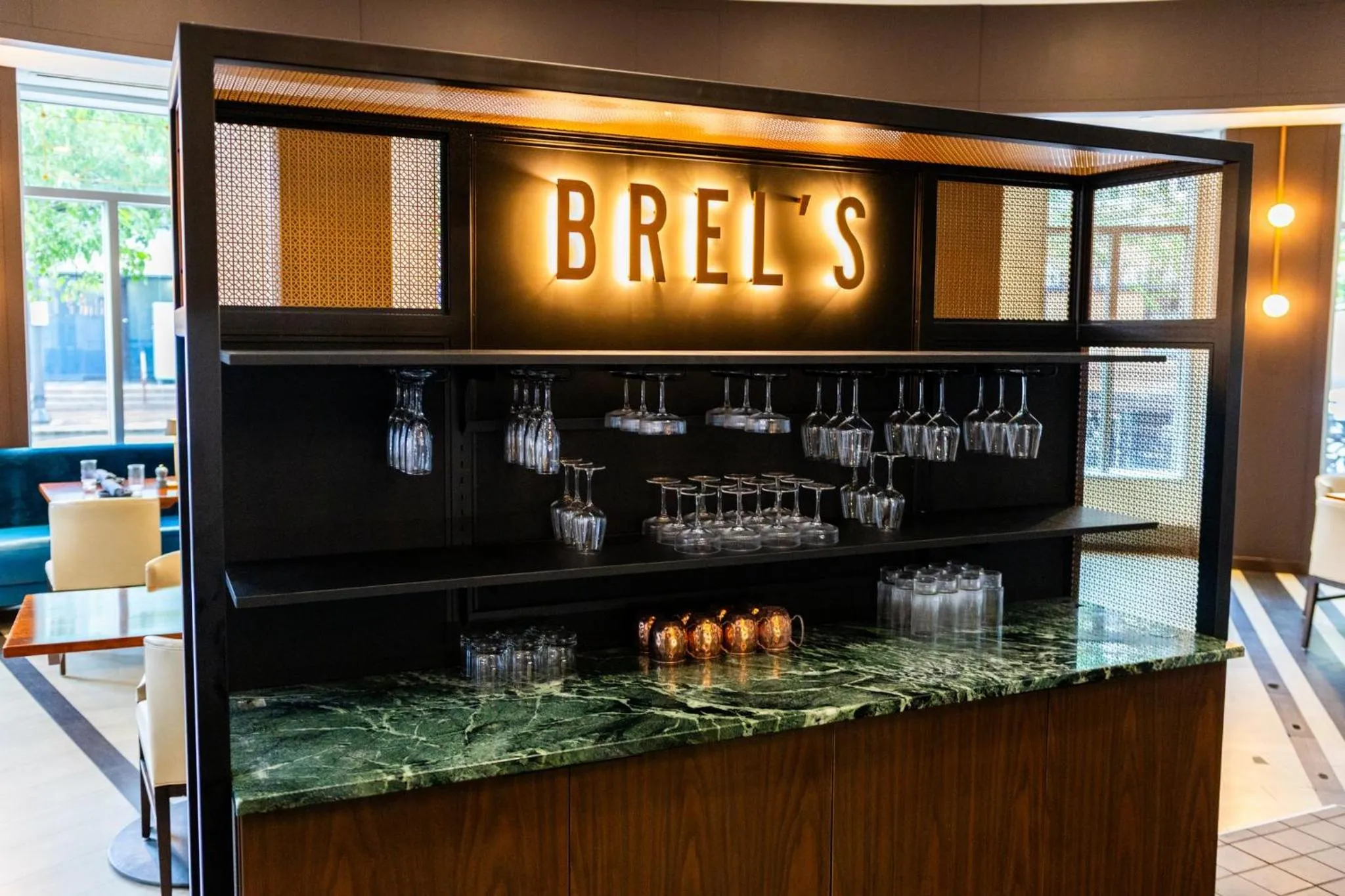 Lounge or bar in Crowne Plaza Cleveland at Playhouse Square by IHG