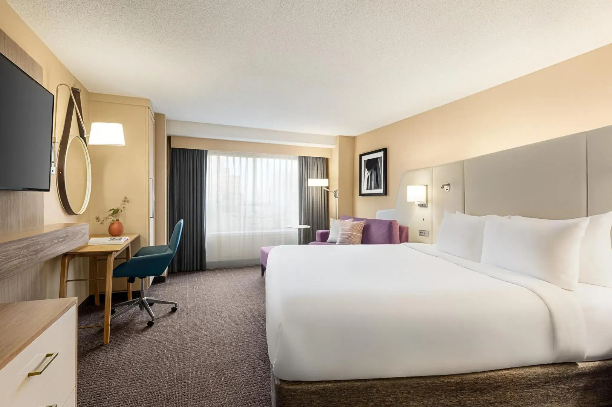 Standard King Room with Sofa Bed in Crowne Plaza Cleveland at Playhouse Square by IHG Standard King Room with Sofa Bed in Crowne Plaza Cleveland at Playhouse Square by IHG