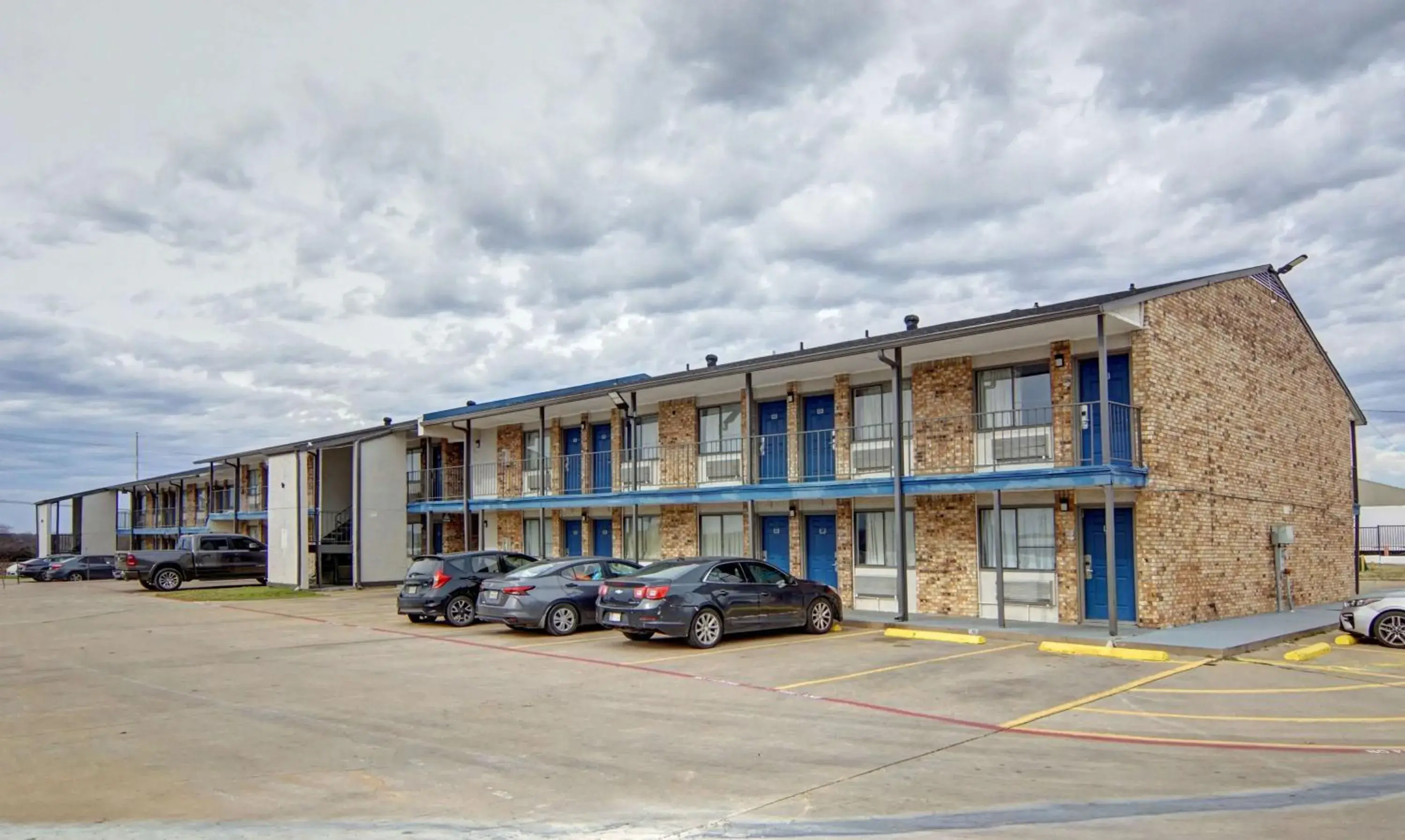 Property building in Motel 6-Red Oak, TX - Dallas Property building in Motel 6-Red Oak, TX - Dallas