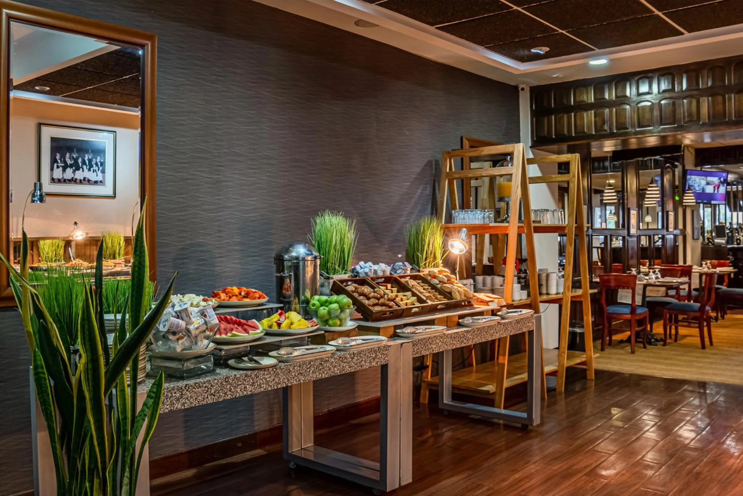 Breakfast in Hotel Plaza San Martin