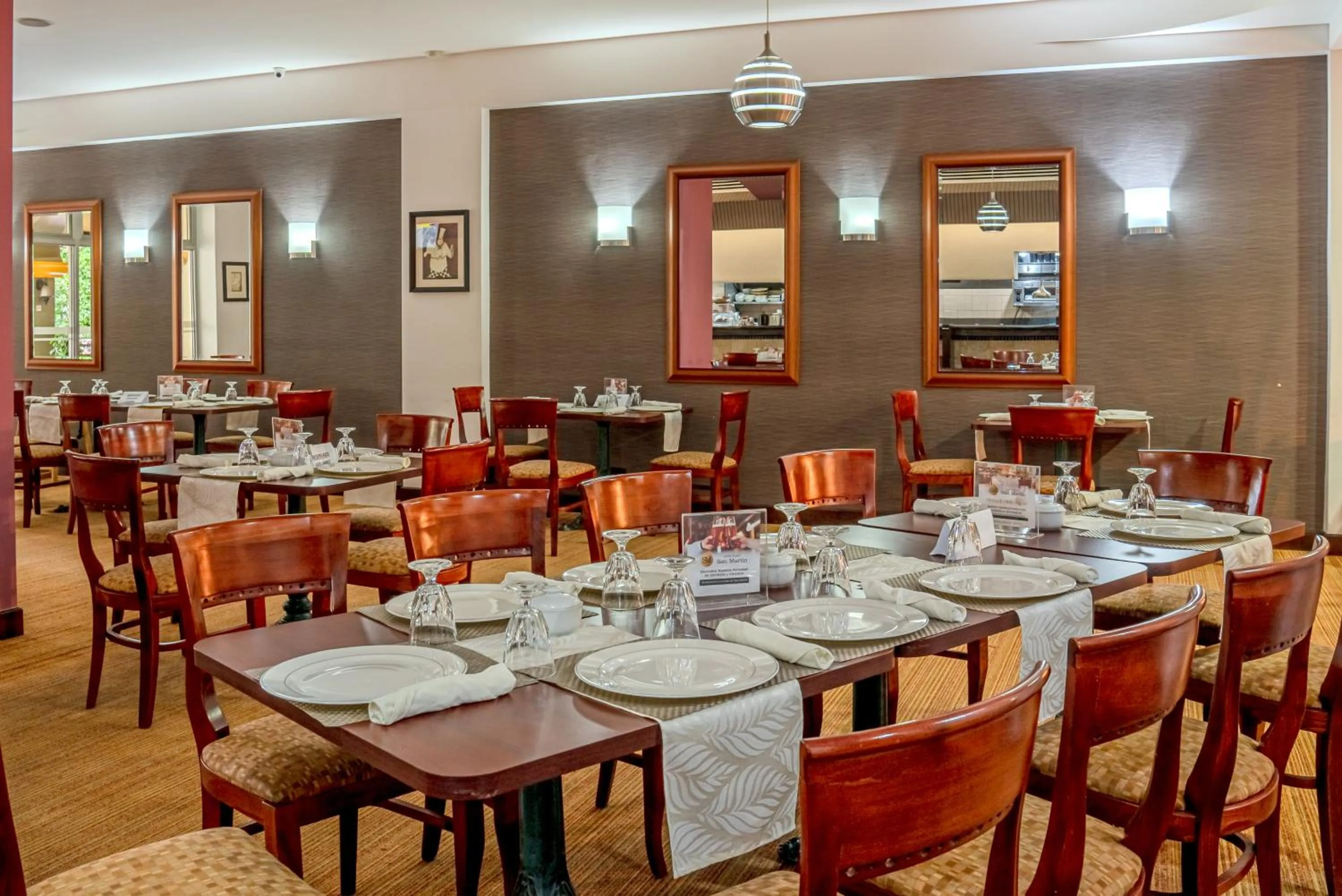 Restaurant/places to eat in Hotel Plaza San Martin