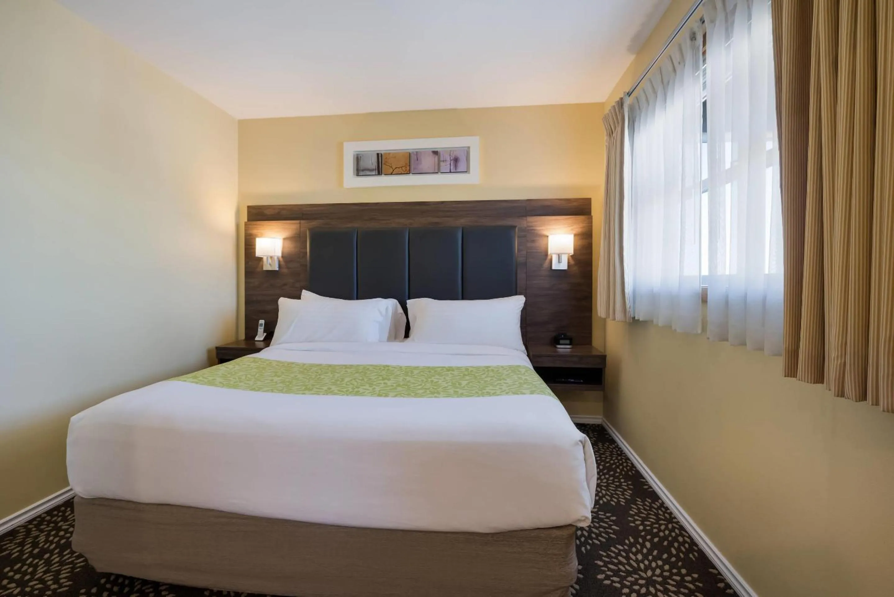 Bedroom, Bed in Inn at Port Gardner-Everett Waterfront, Ascend Hotel Collection