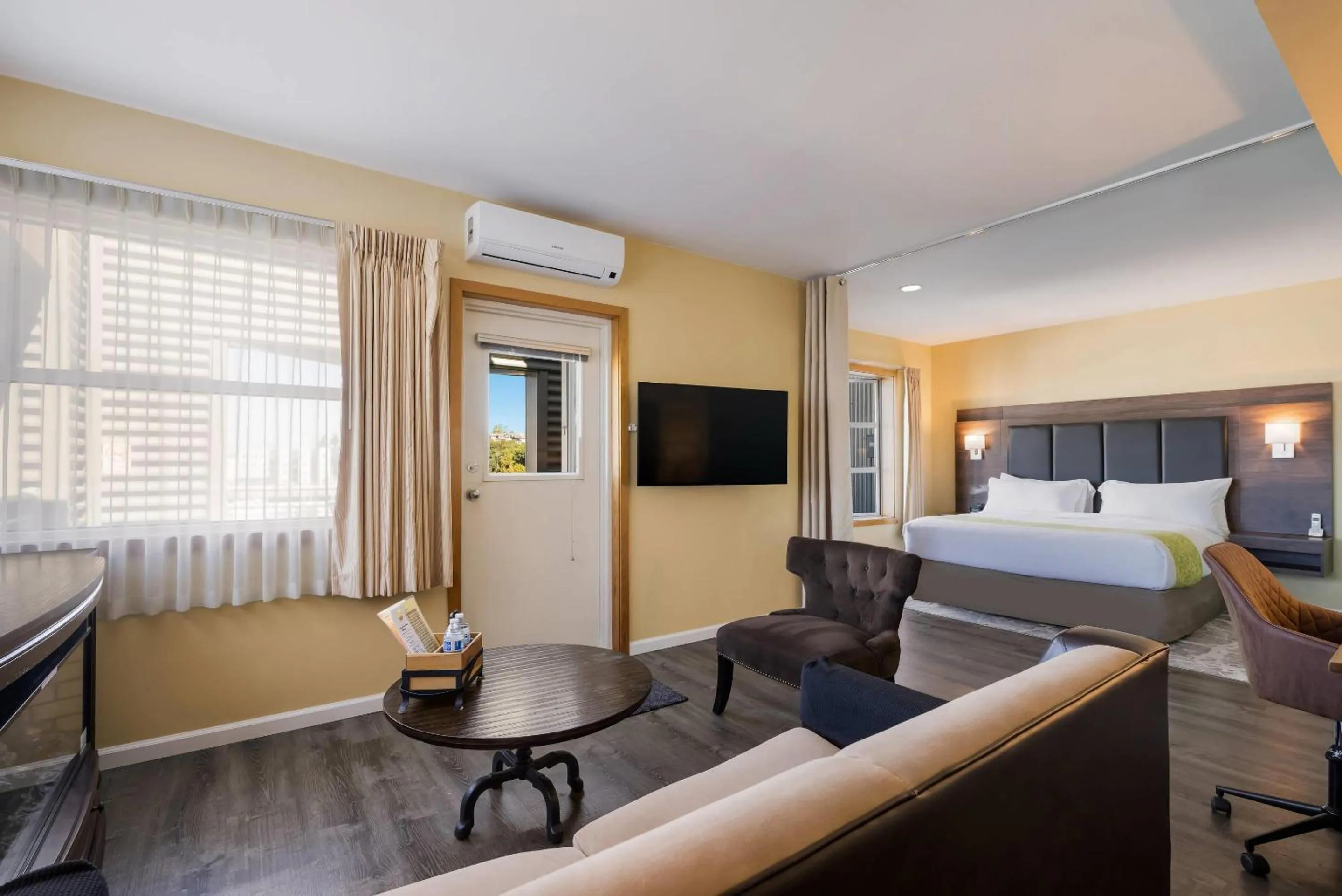 Bedroom, Bed in Inn at Port Gardner-Everett Waterfront, Ascend Hotel Collection