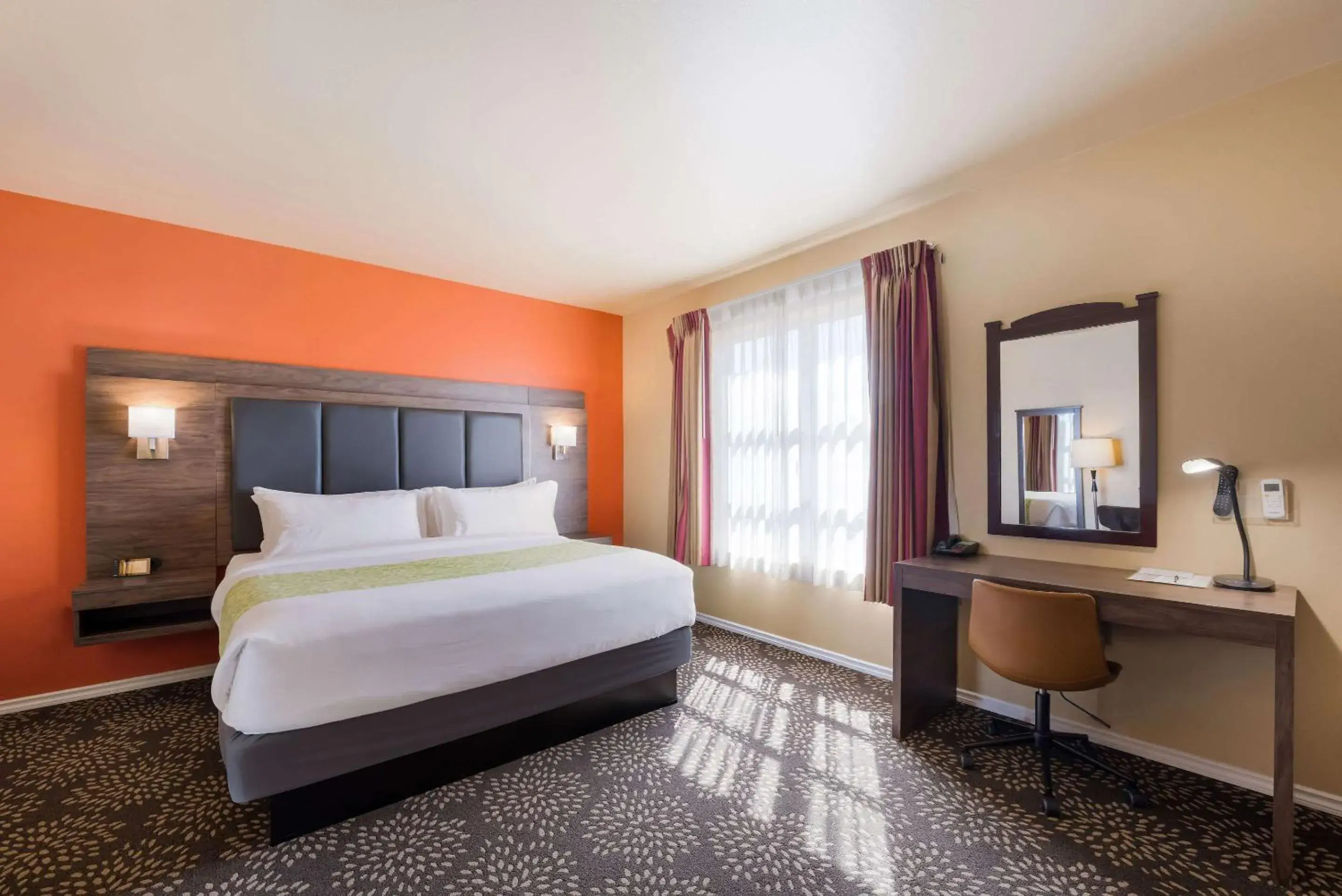 Bedroom, Bed in Inn at Port Gardner-Everett Waterfront, Ascend Hotel Collection Bedroom, Bed in Inn at Port Gardner-Everett Waterfront, Ascend Hotel Collection