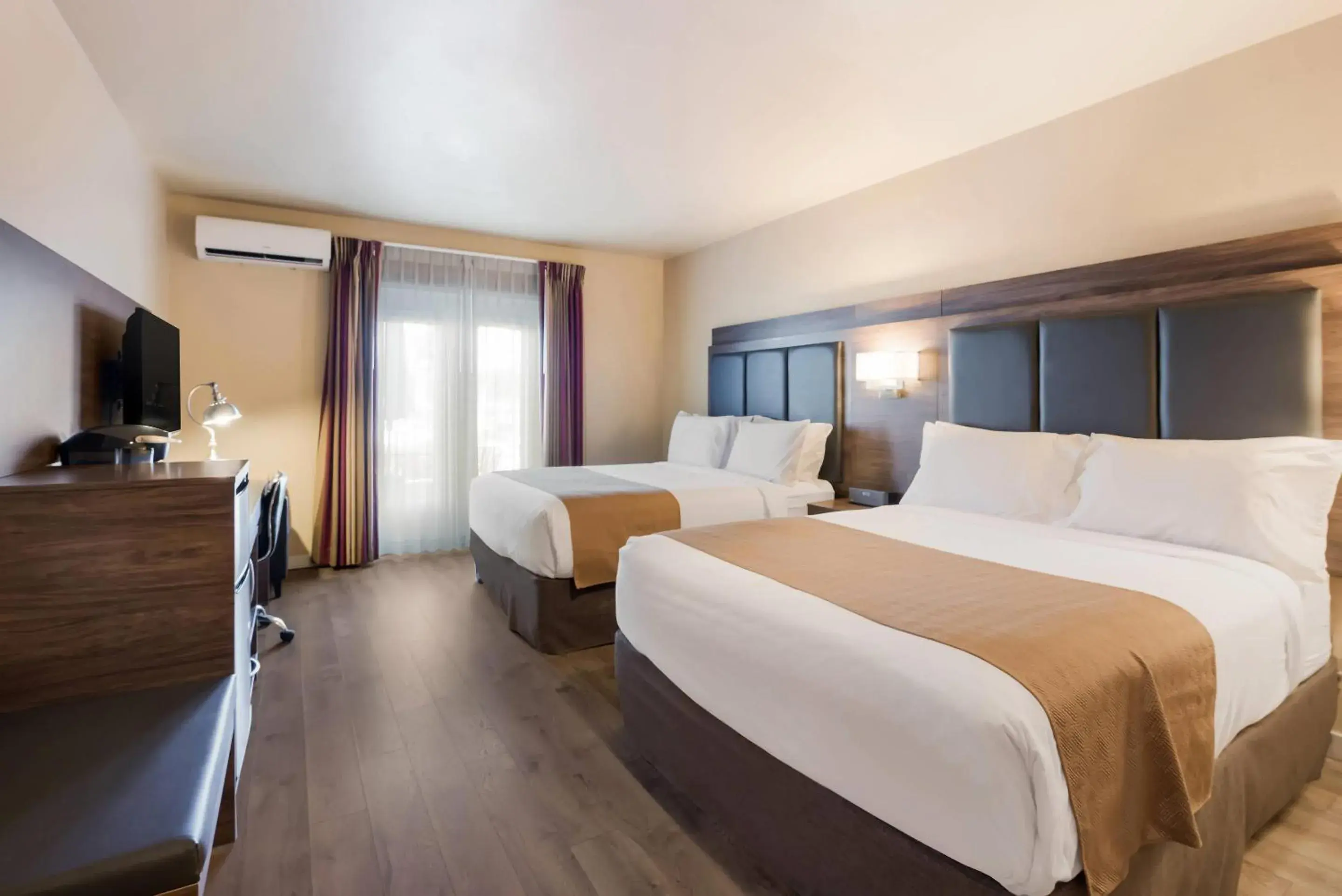 Bedroom, Bed in Inn at Port Gardner-Everett Waterfront, Ascend Hotel Collection Bedroom, Bed in Inn at Port Gardner-Everett Waterfront, Ascend Hotel Collection