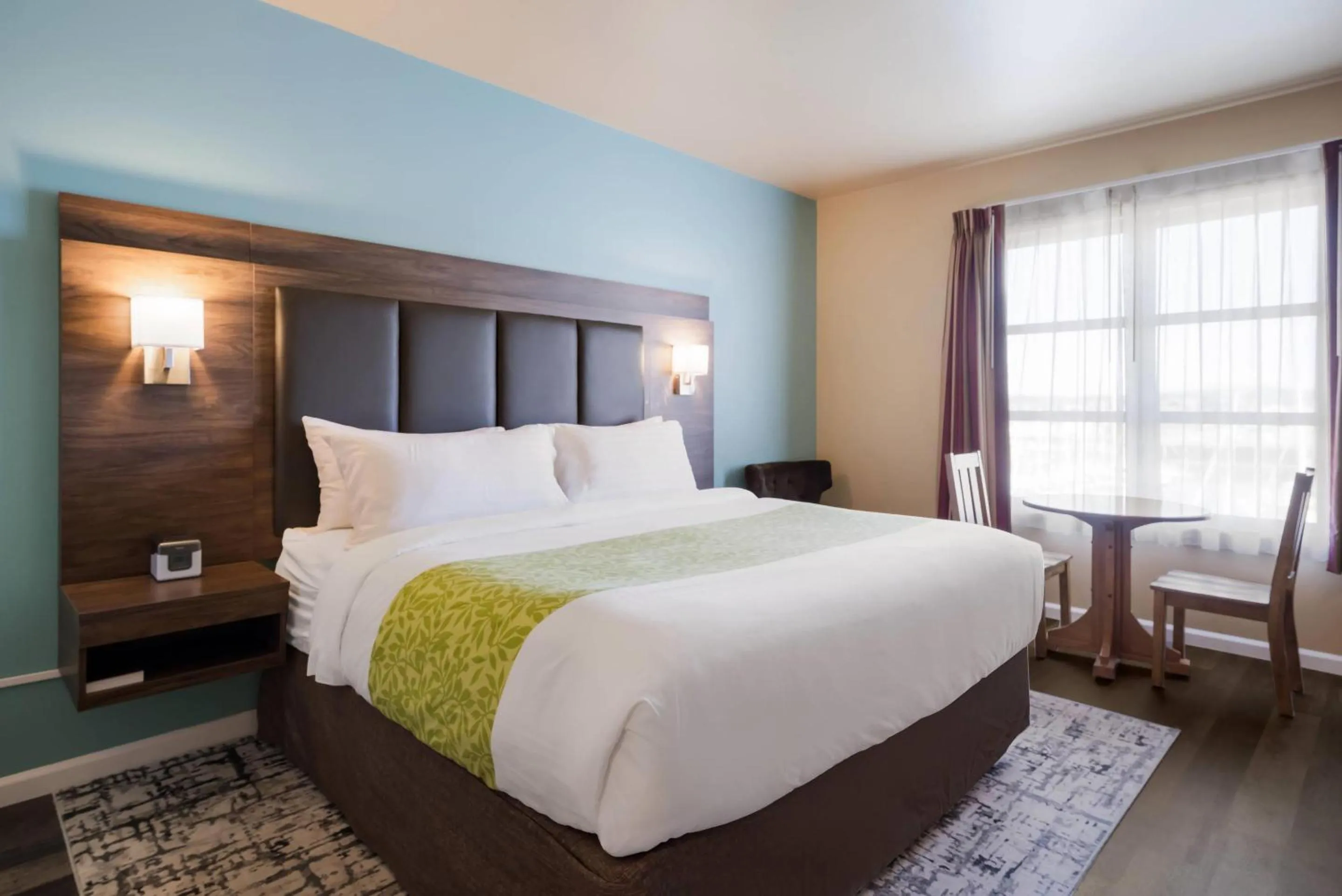 Bedroom, Bed in Inn at Port Gardner-Everett Waterfront, Ascend Hotel Collection