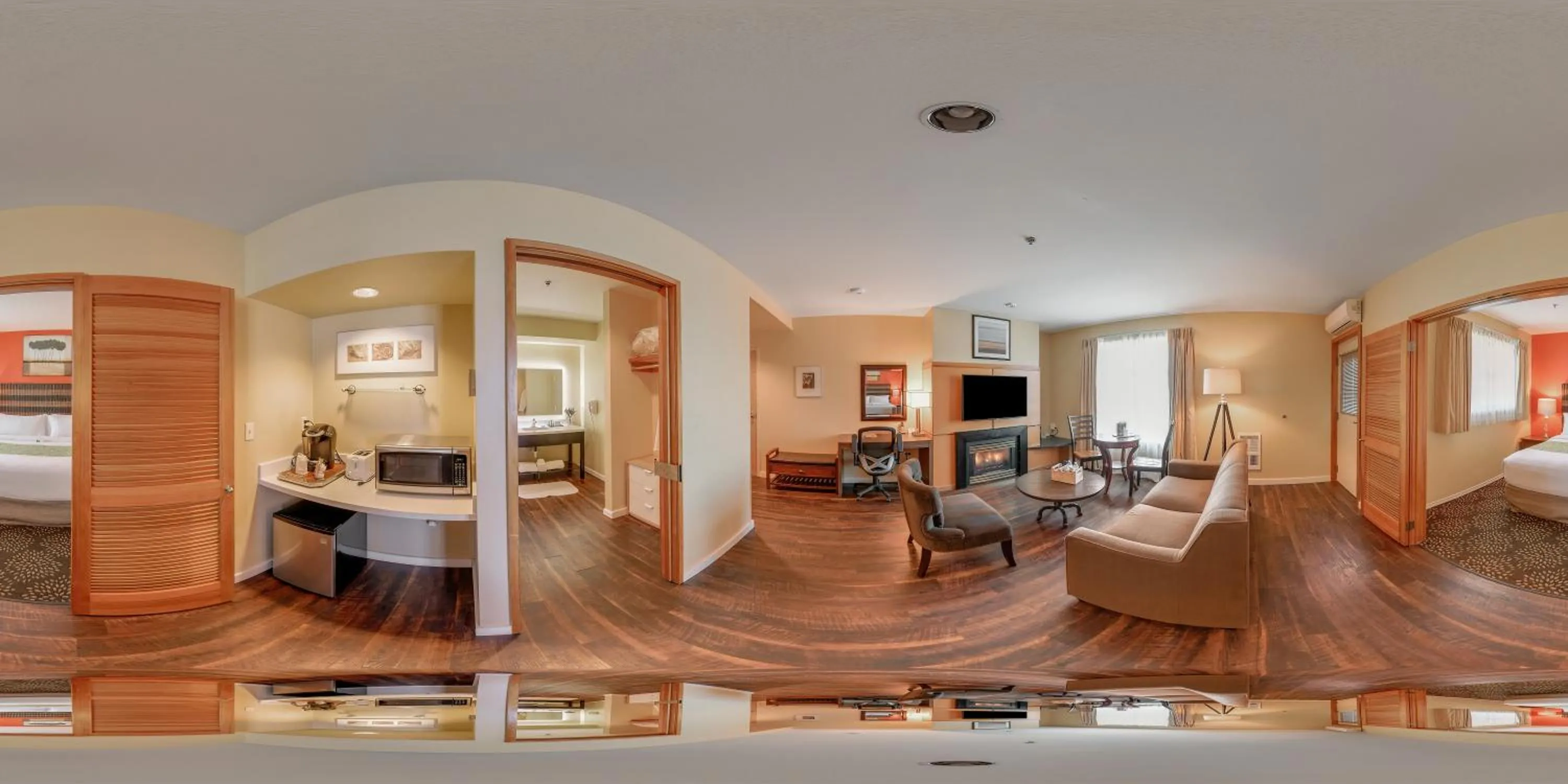 Photo of the whole room in Inn at Port Gardner-Everett Waterfront, Ascend Hotel Collection