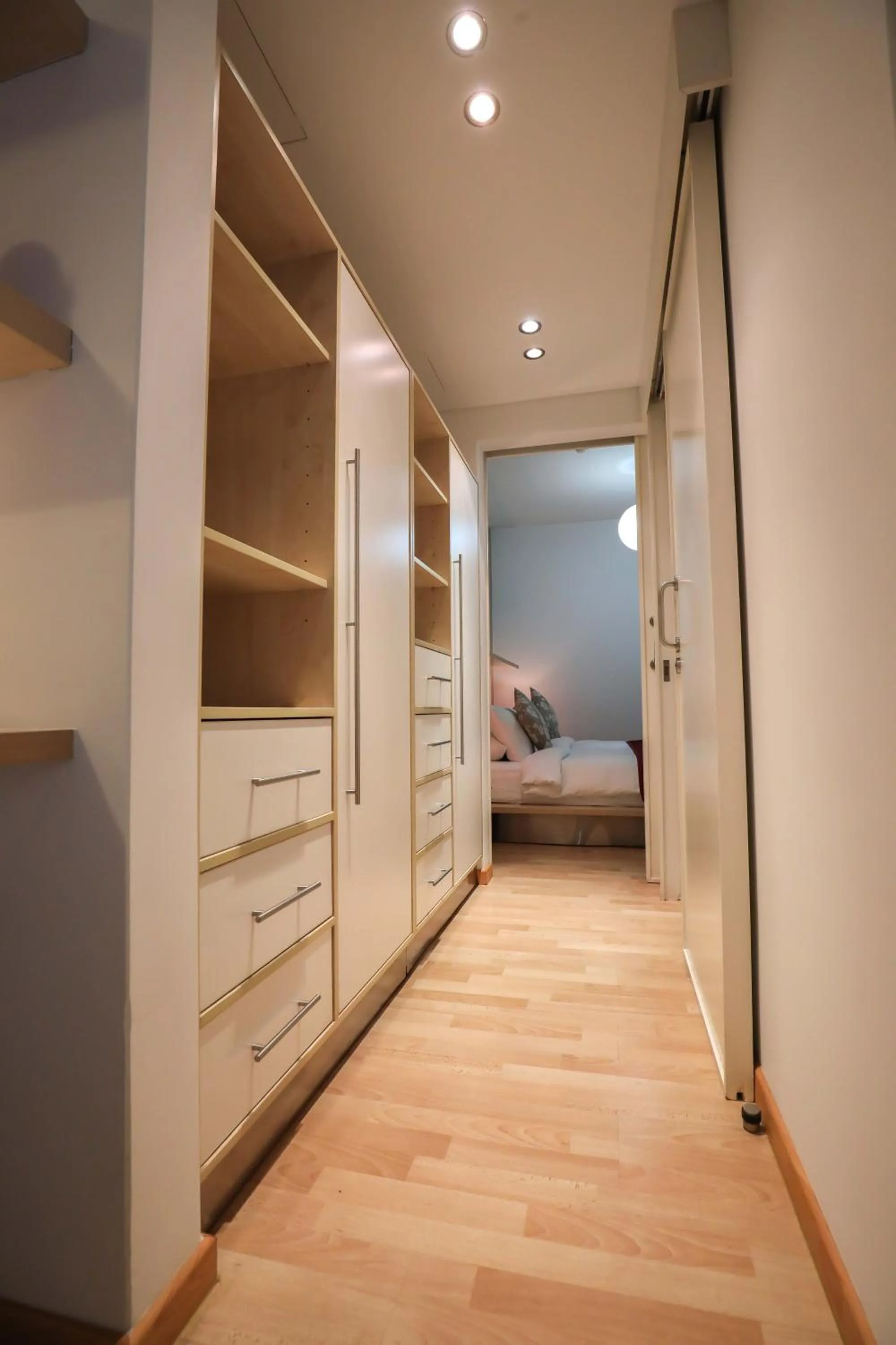 wardrobe, Bed in Sky Suites
