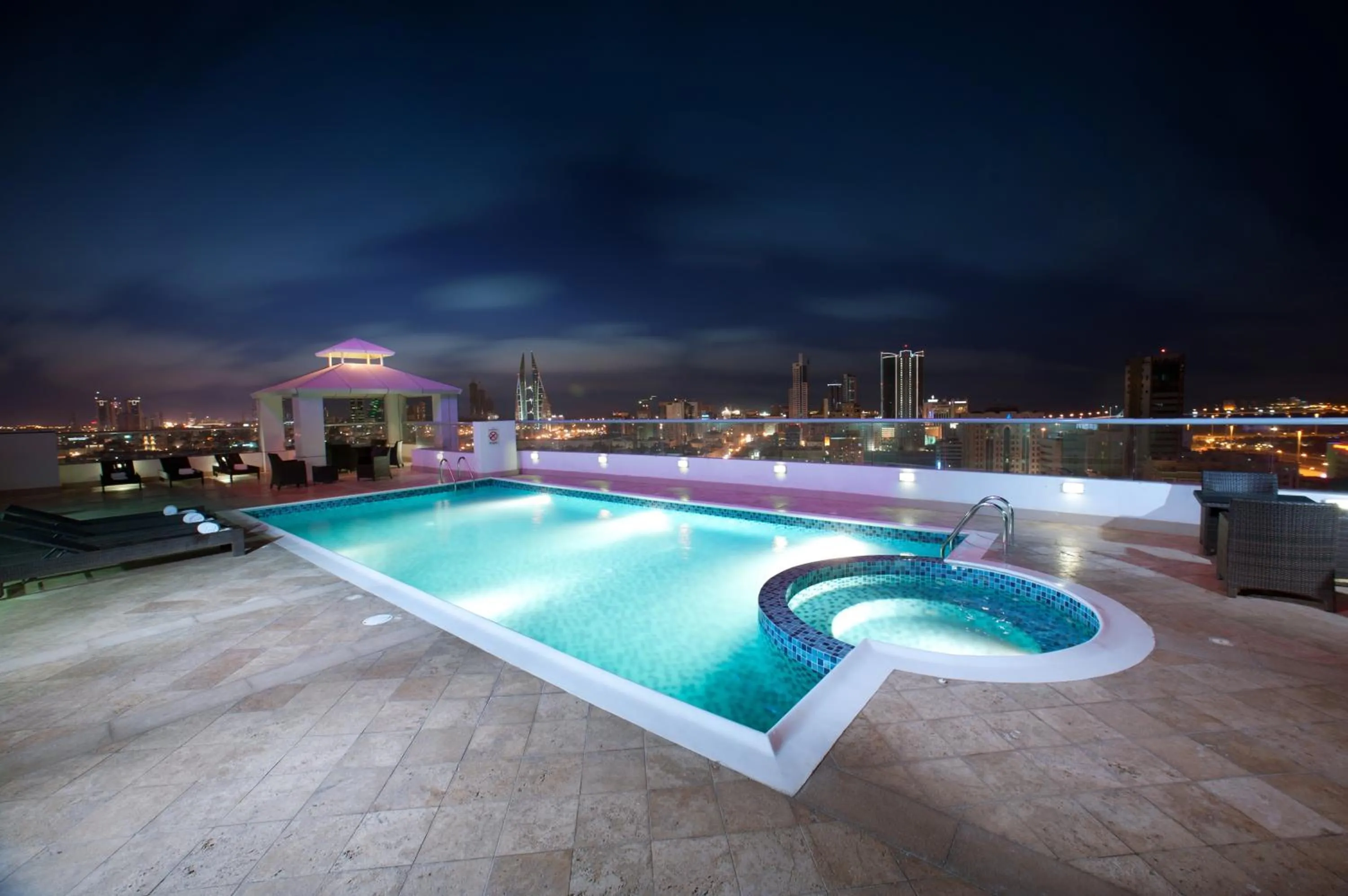 Swimming pool in Al Olaya Suites Hotel