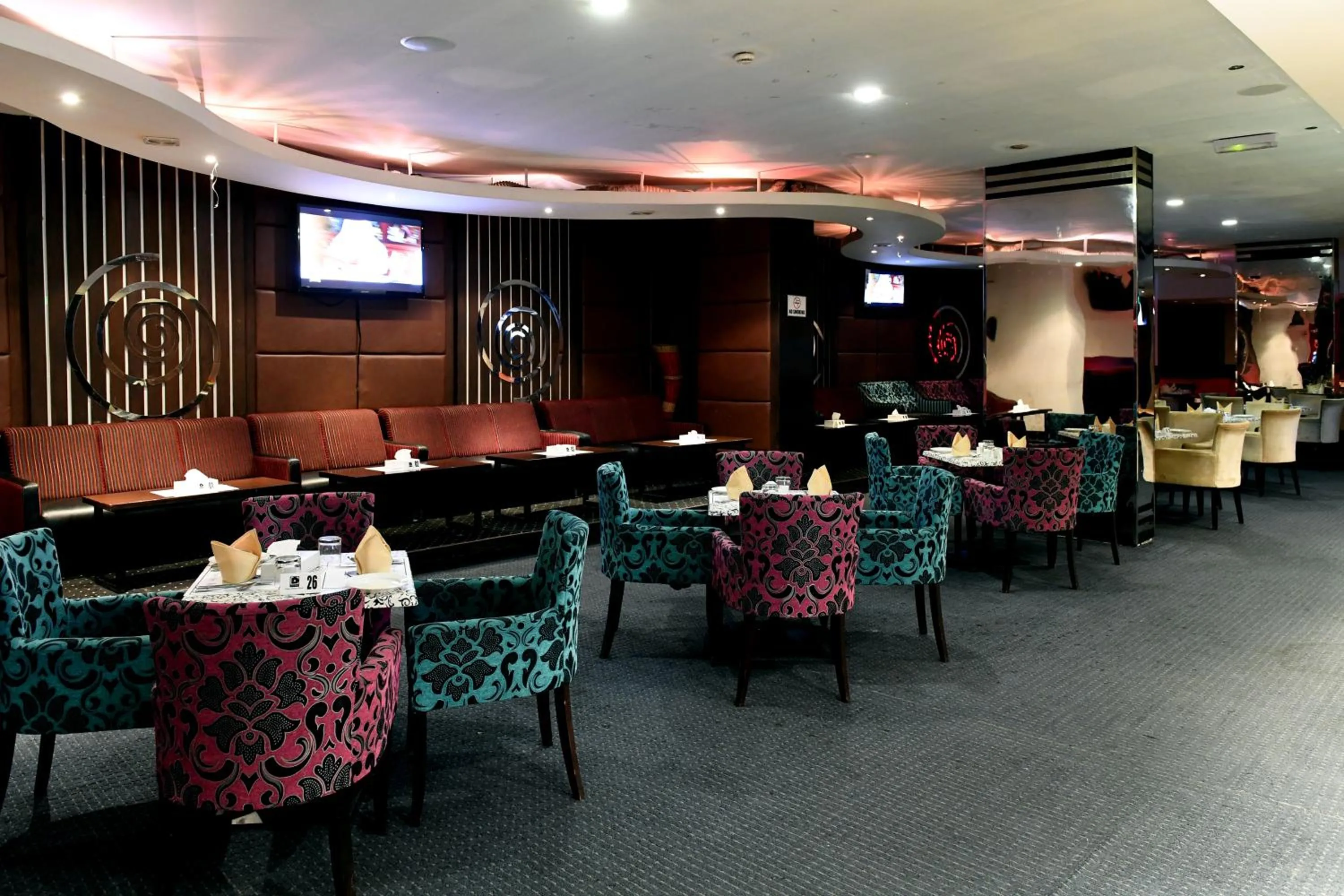 Restaurant/places to eat in Al Olaya Suites Hotel