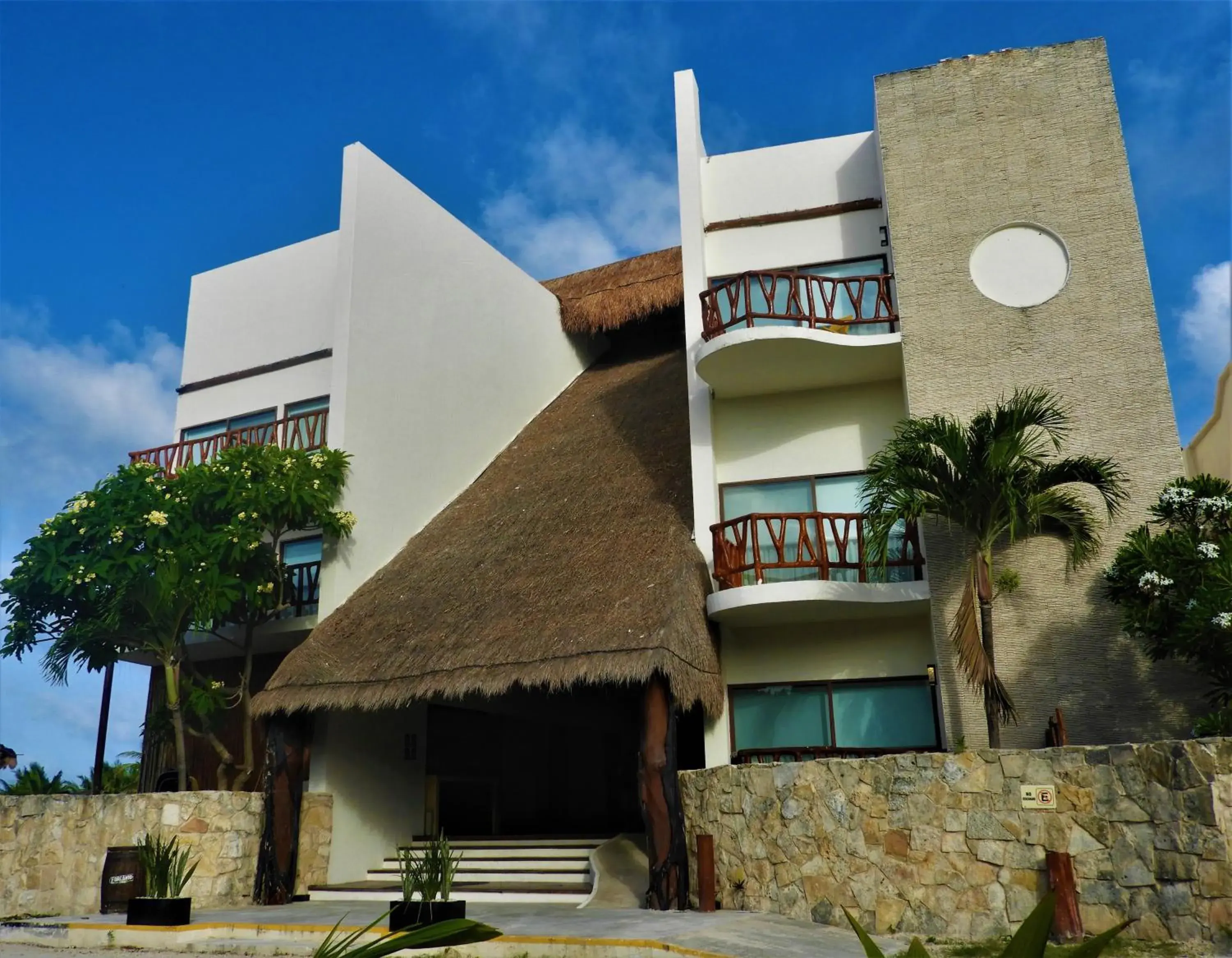 Property building in Quinto Sole Boutique Hotel Mahahual Property building in Quinto Sole Boutique Hotel Mahahual