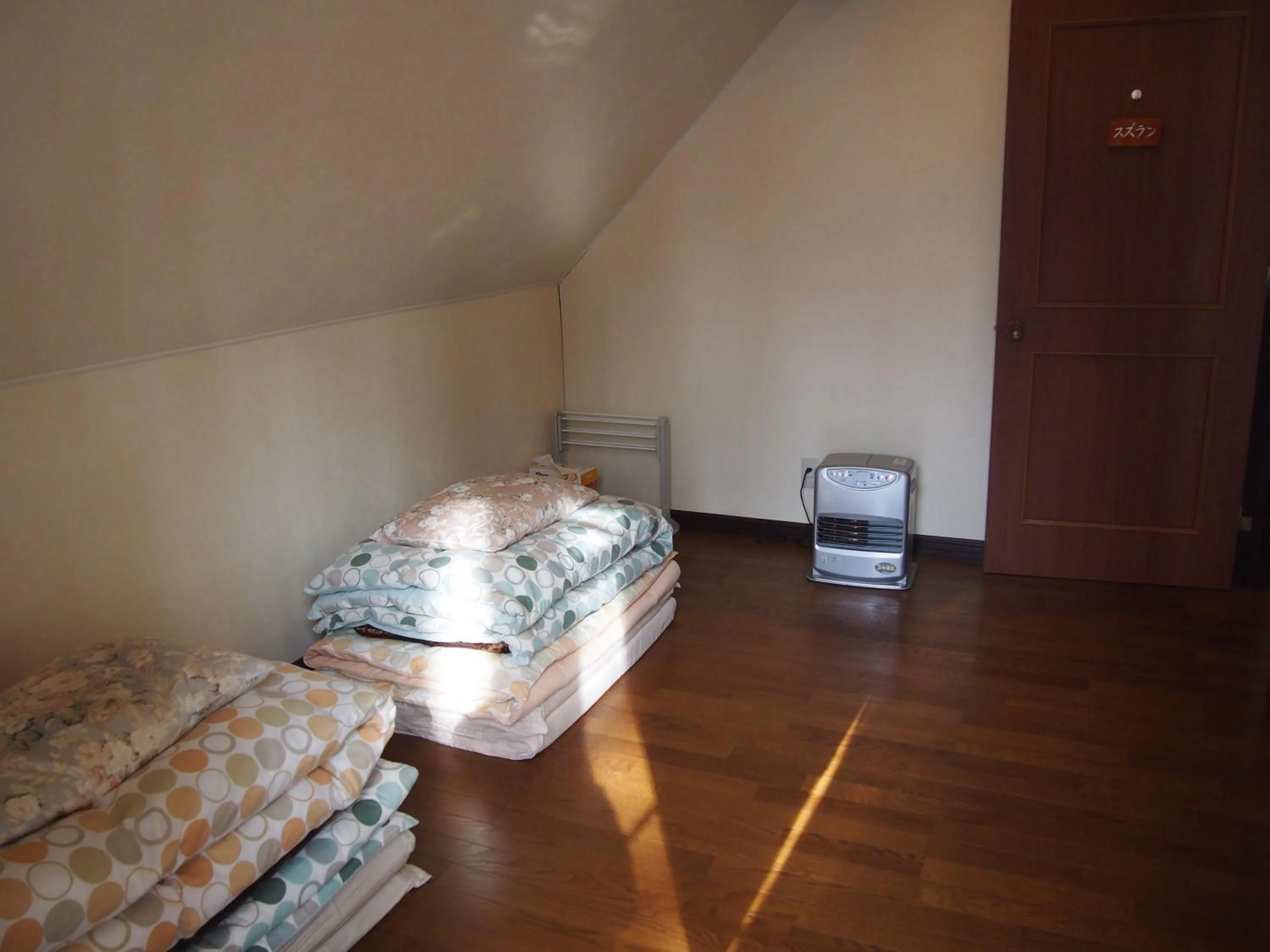 Photo of the whole room, Bed in Guesthouse Canterbury