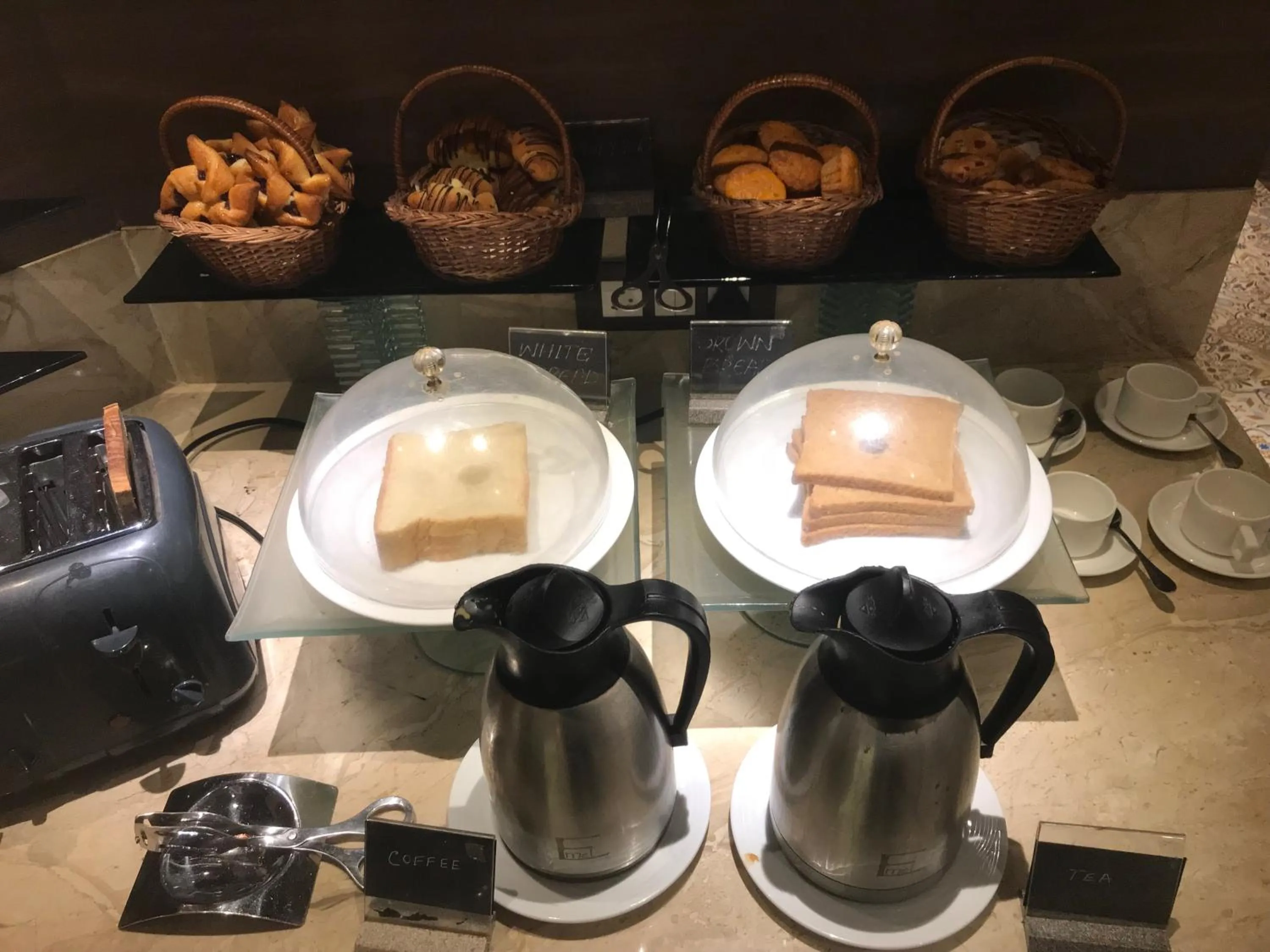 Buffet breakfast in Tunga International Hotel