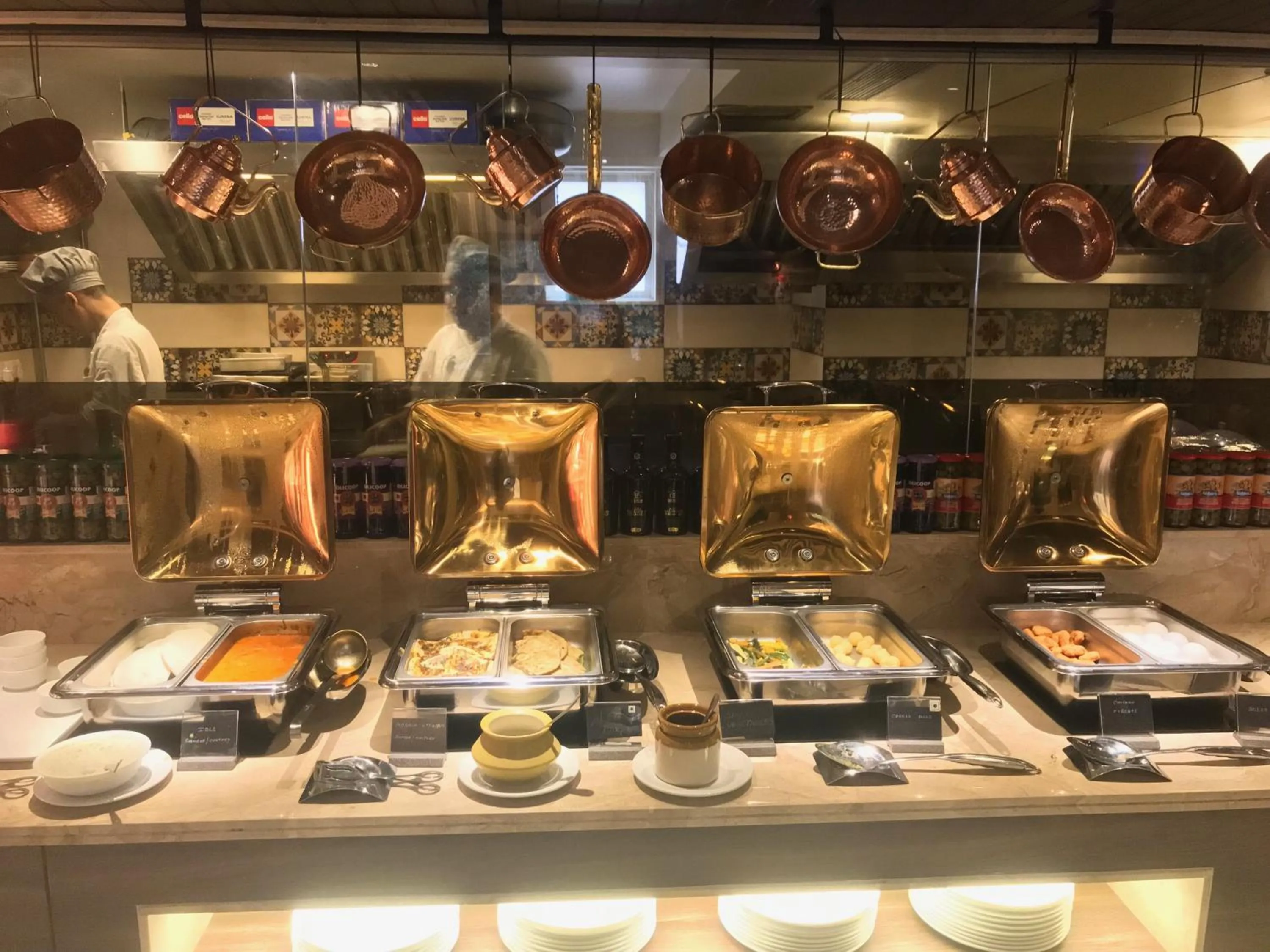 Buffet breakfast in Tunga International Hotel