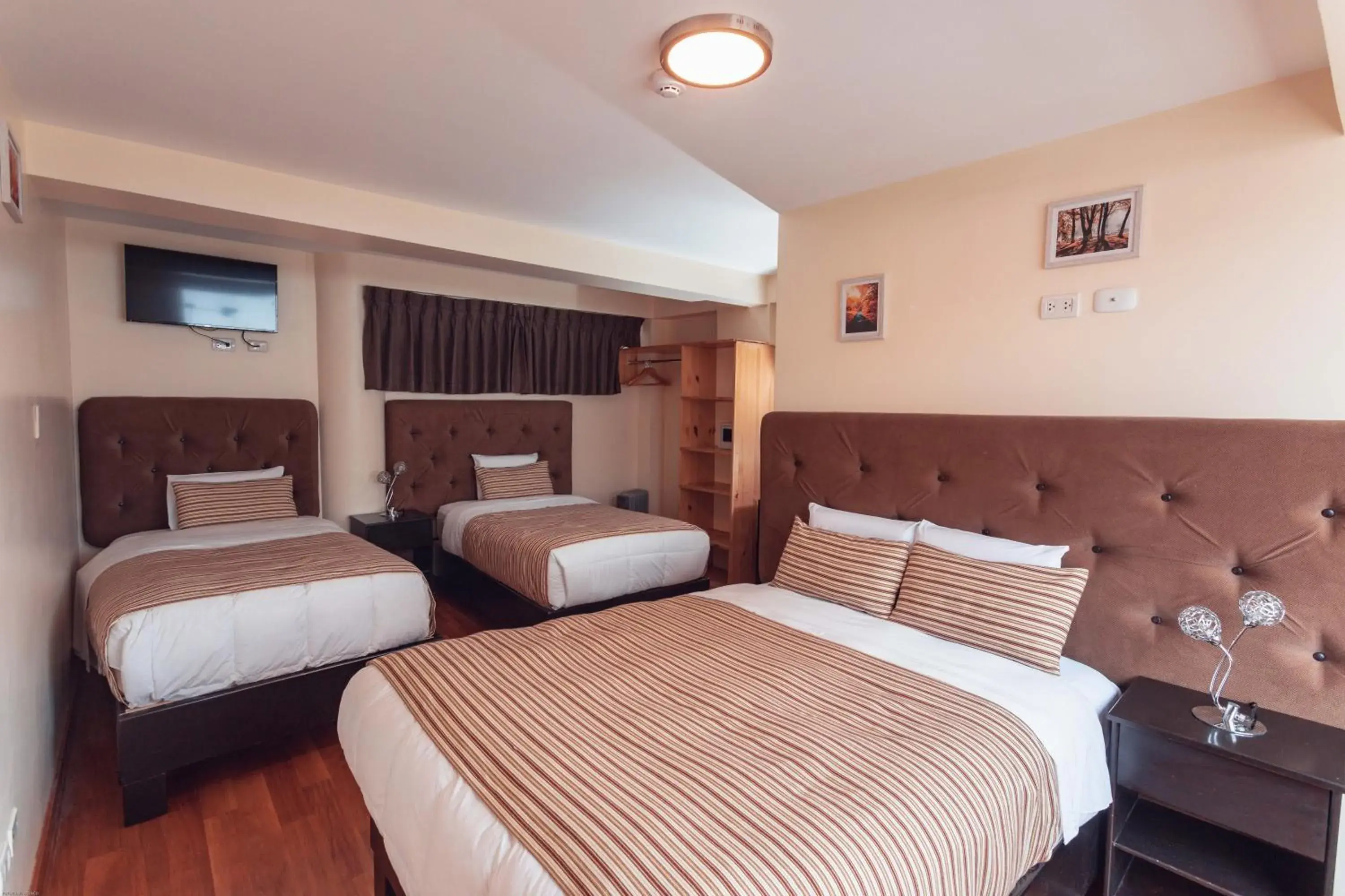 Quadruple Room with Private Bathroom in Hotel Las Quenas Quadruple Room with Private Bathroom in Hotel Las Quenas