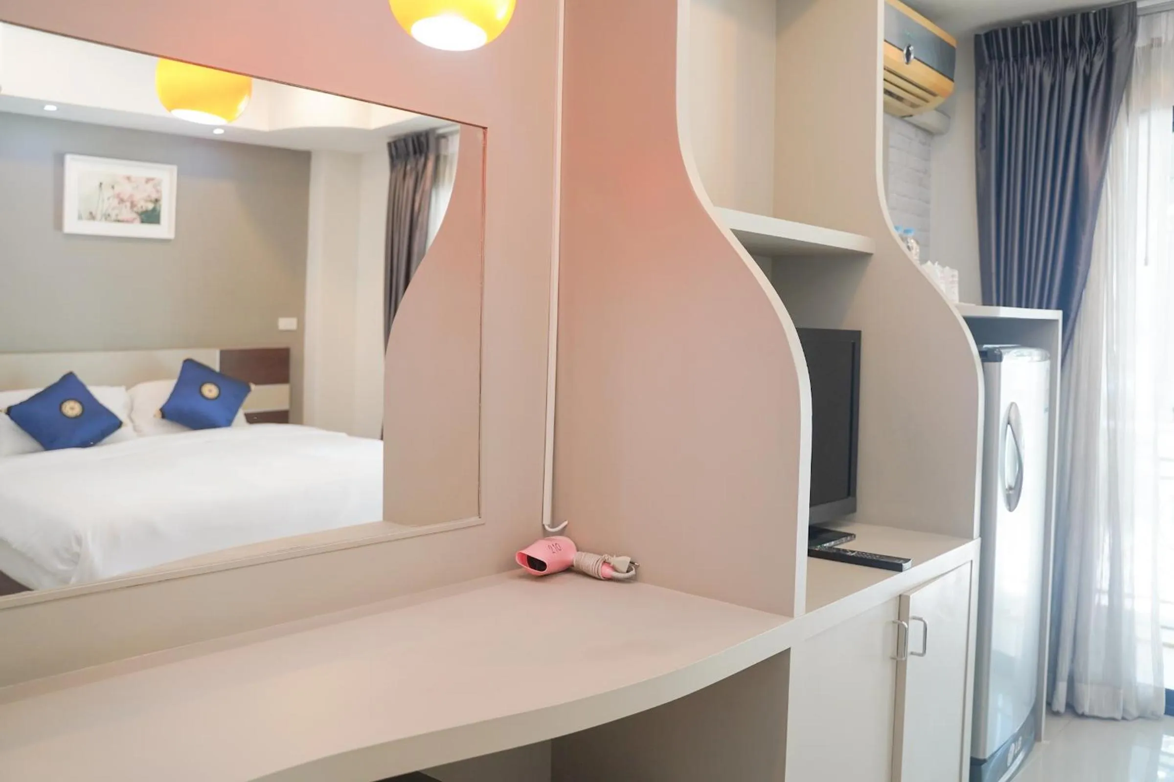 Bed in V Style Pattaya North Beach