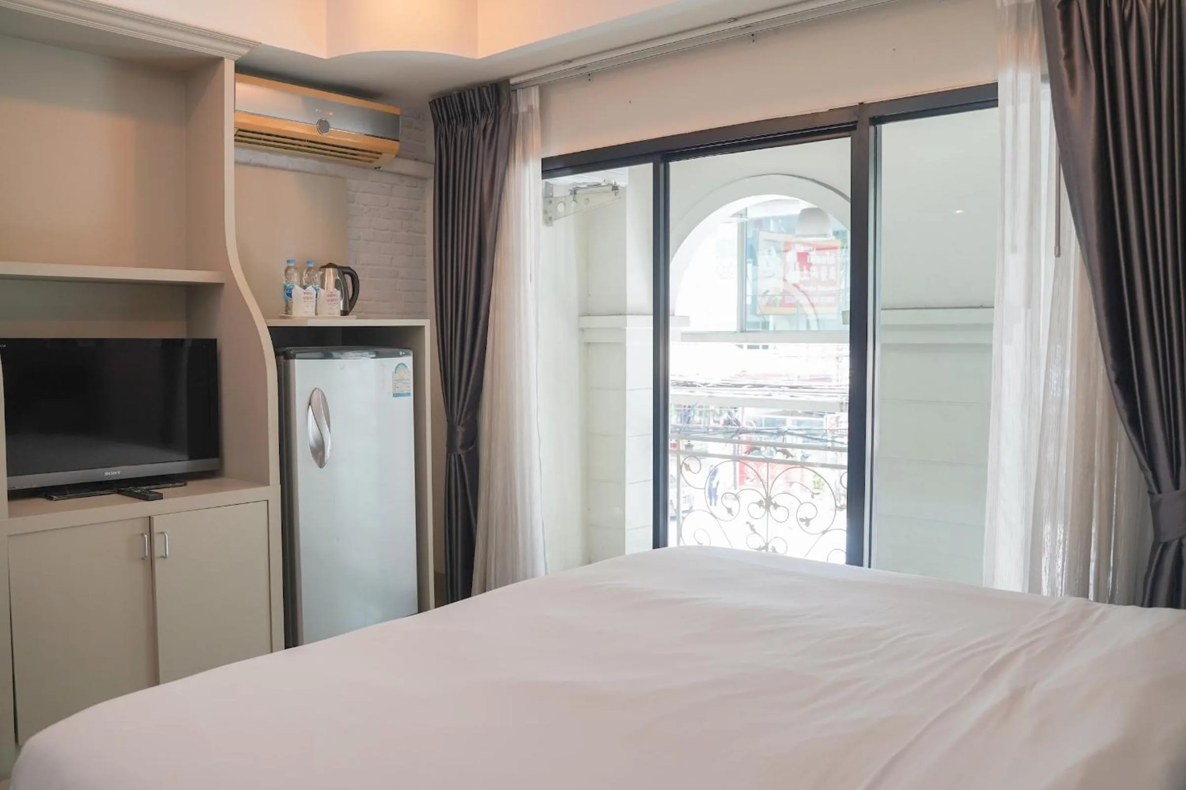 Bed in V Style Pattaya North Beach