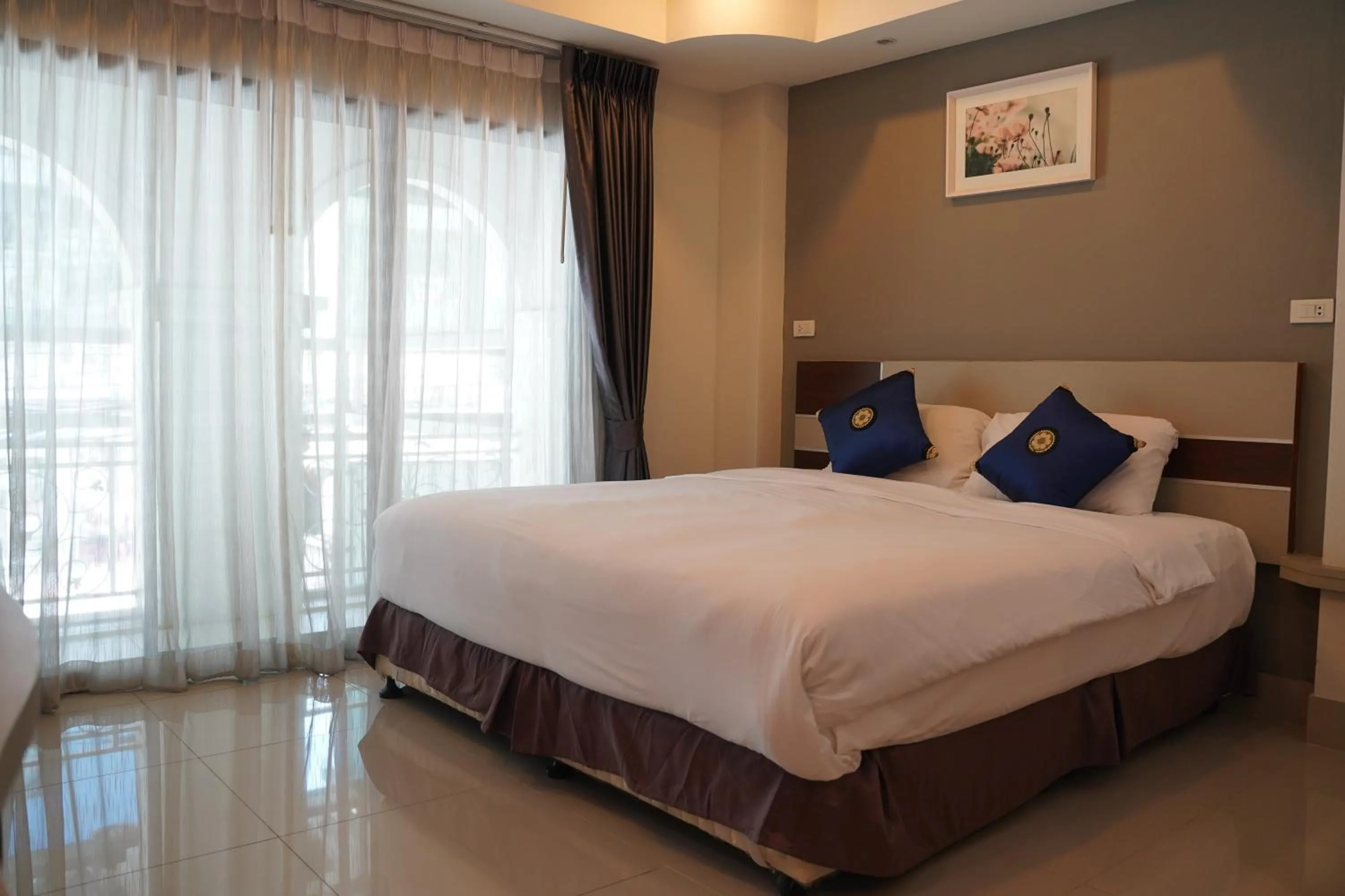 Bed in V Style Pattaya North Beach