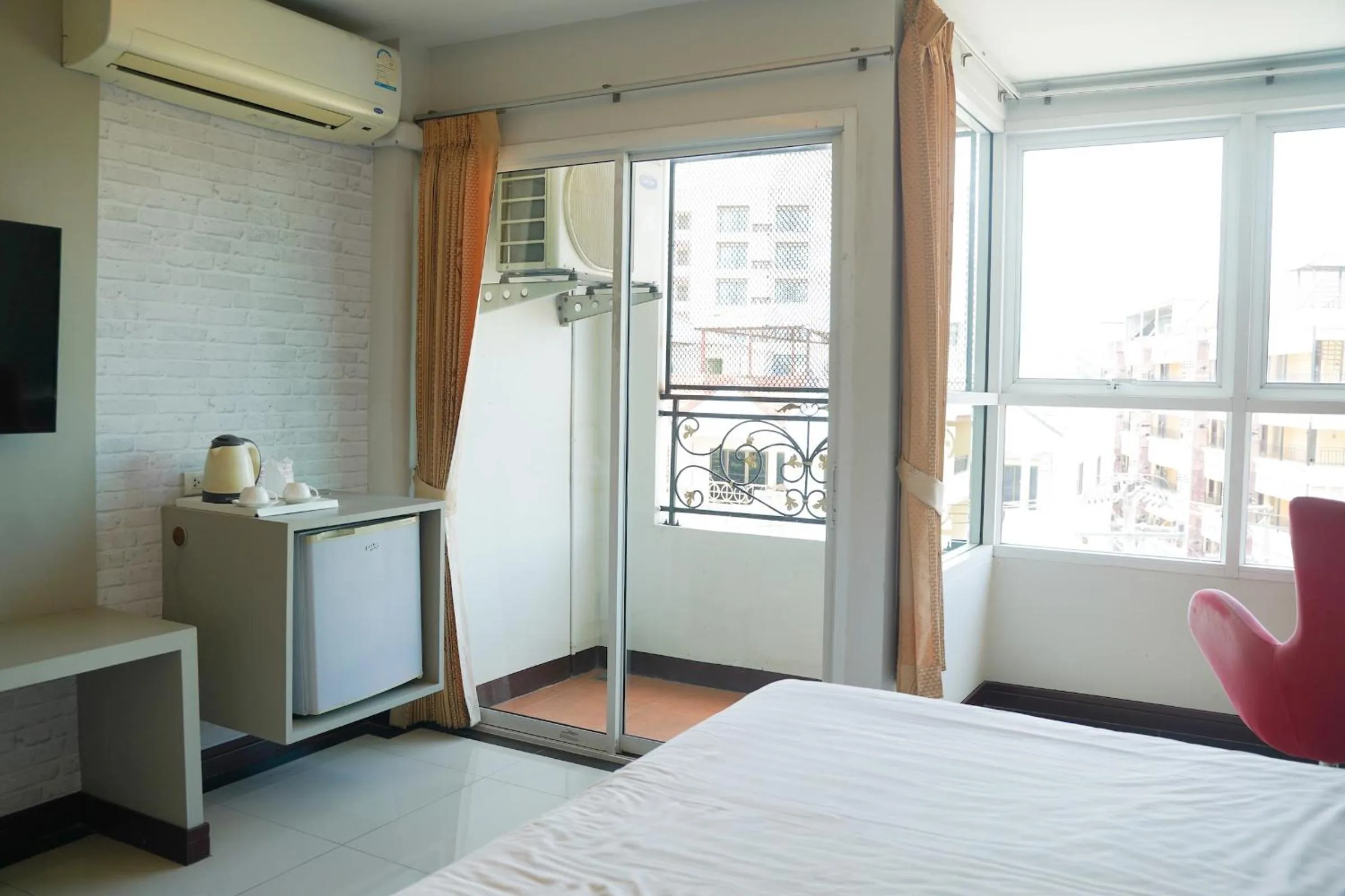 Bedroom, Bed in V Style Pattaya North Beach