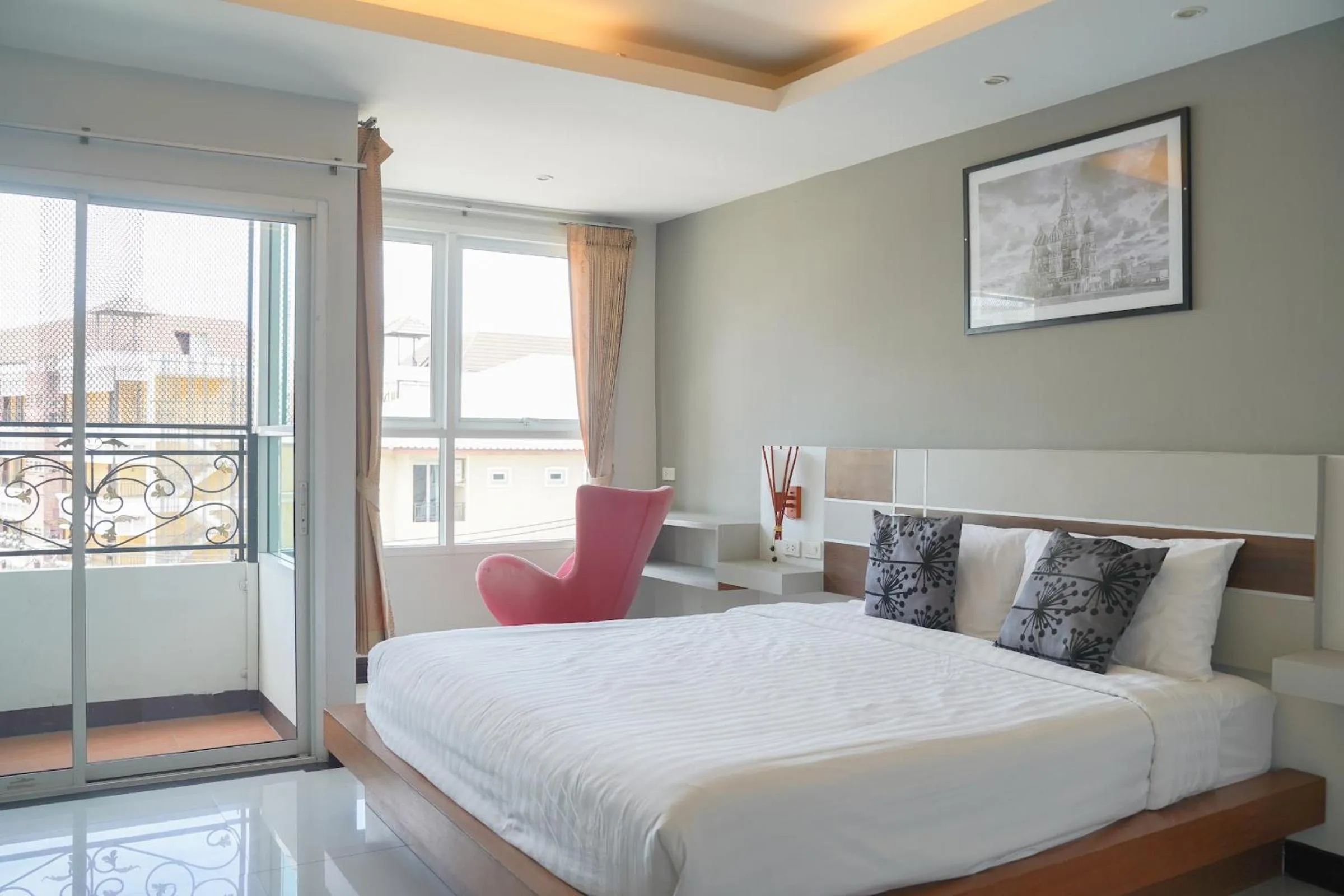 Photo of the whole room, Bed in V Style Pattaya North Beach