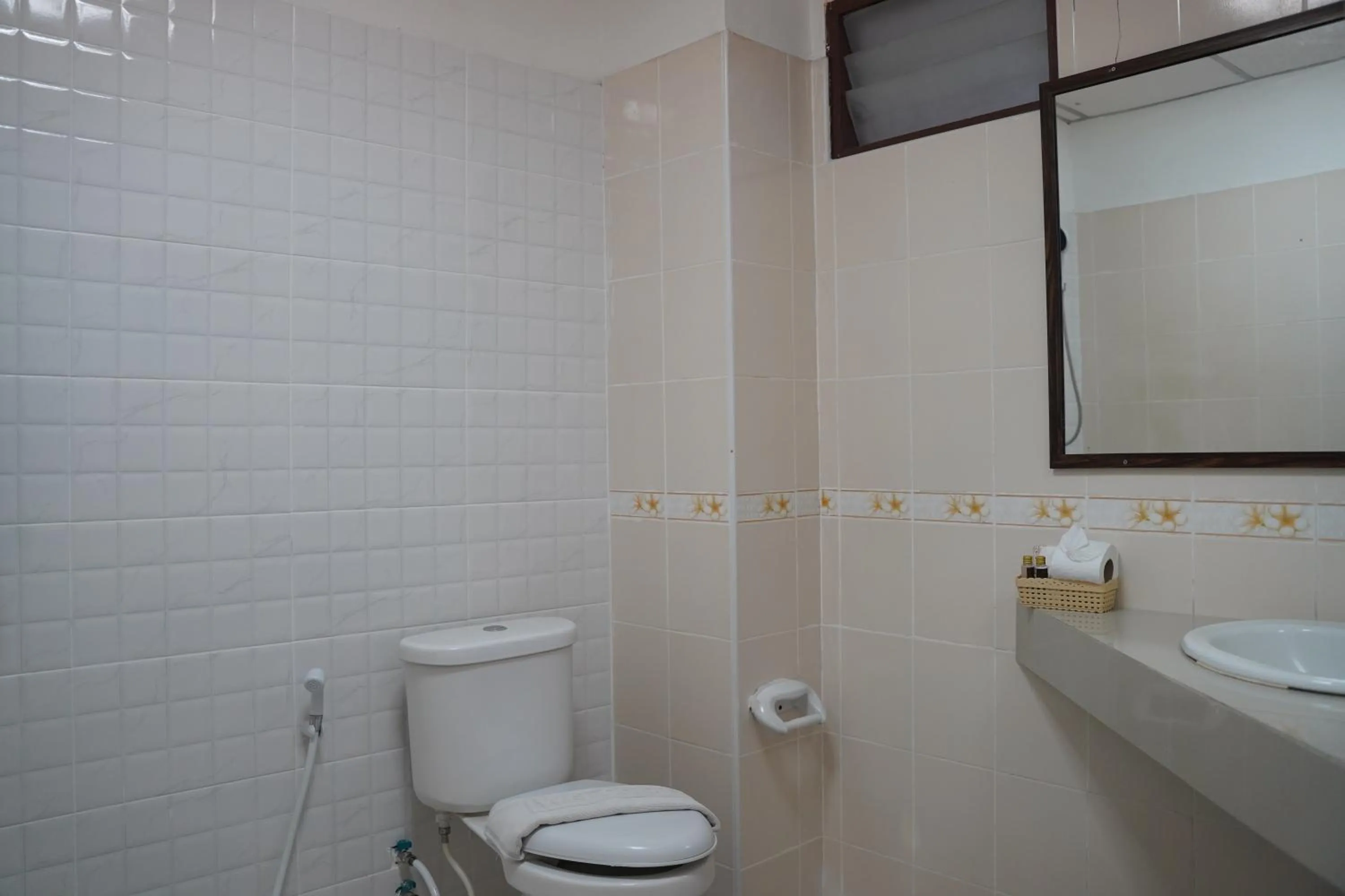 Toilet in V Style Pattaya North Beach