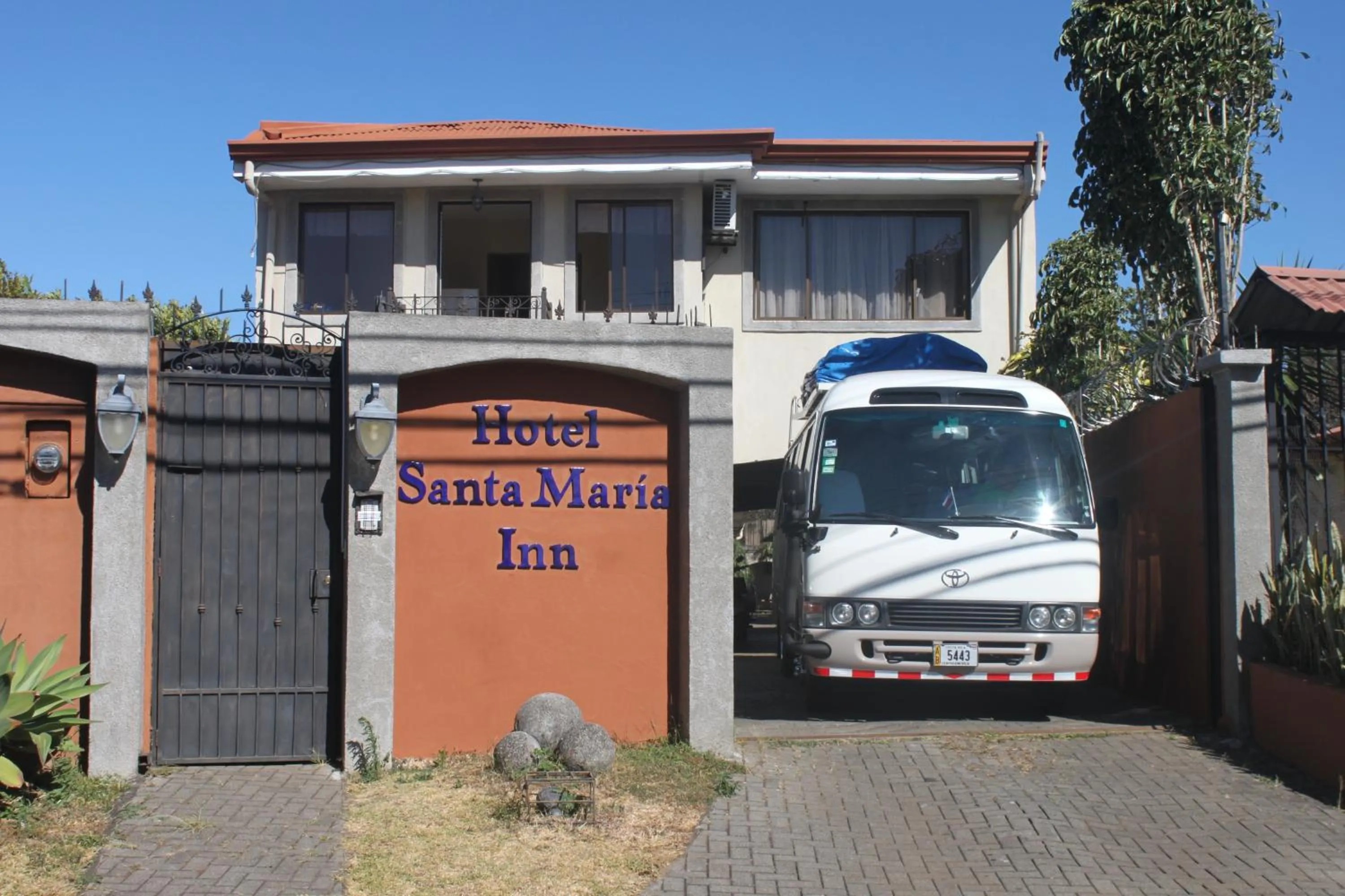 Facade/entrance in Hotel Santa Maria Inn