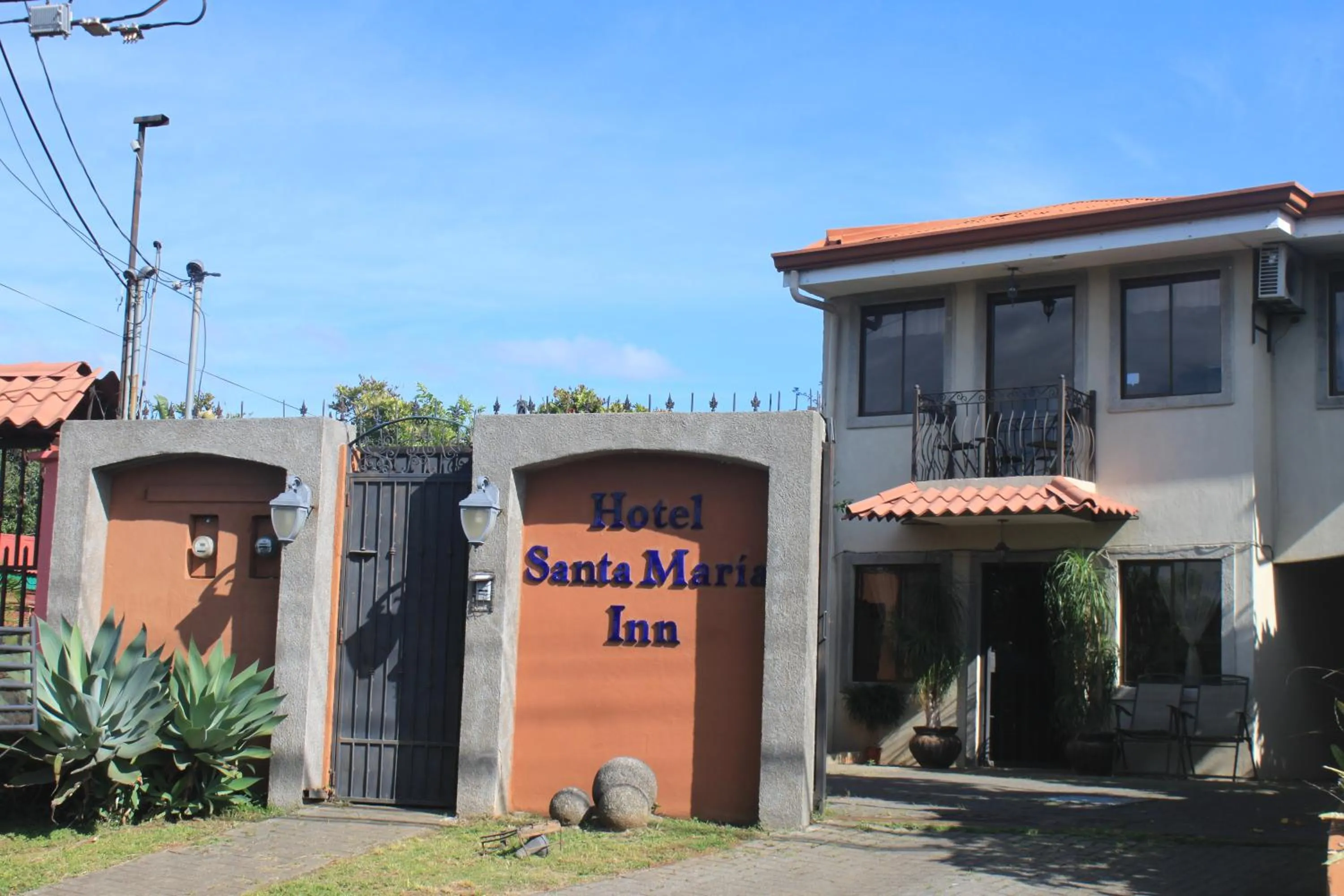 Facade/entrance in Hotel Santa Maria Inn