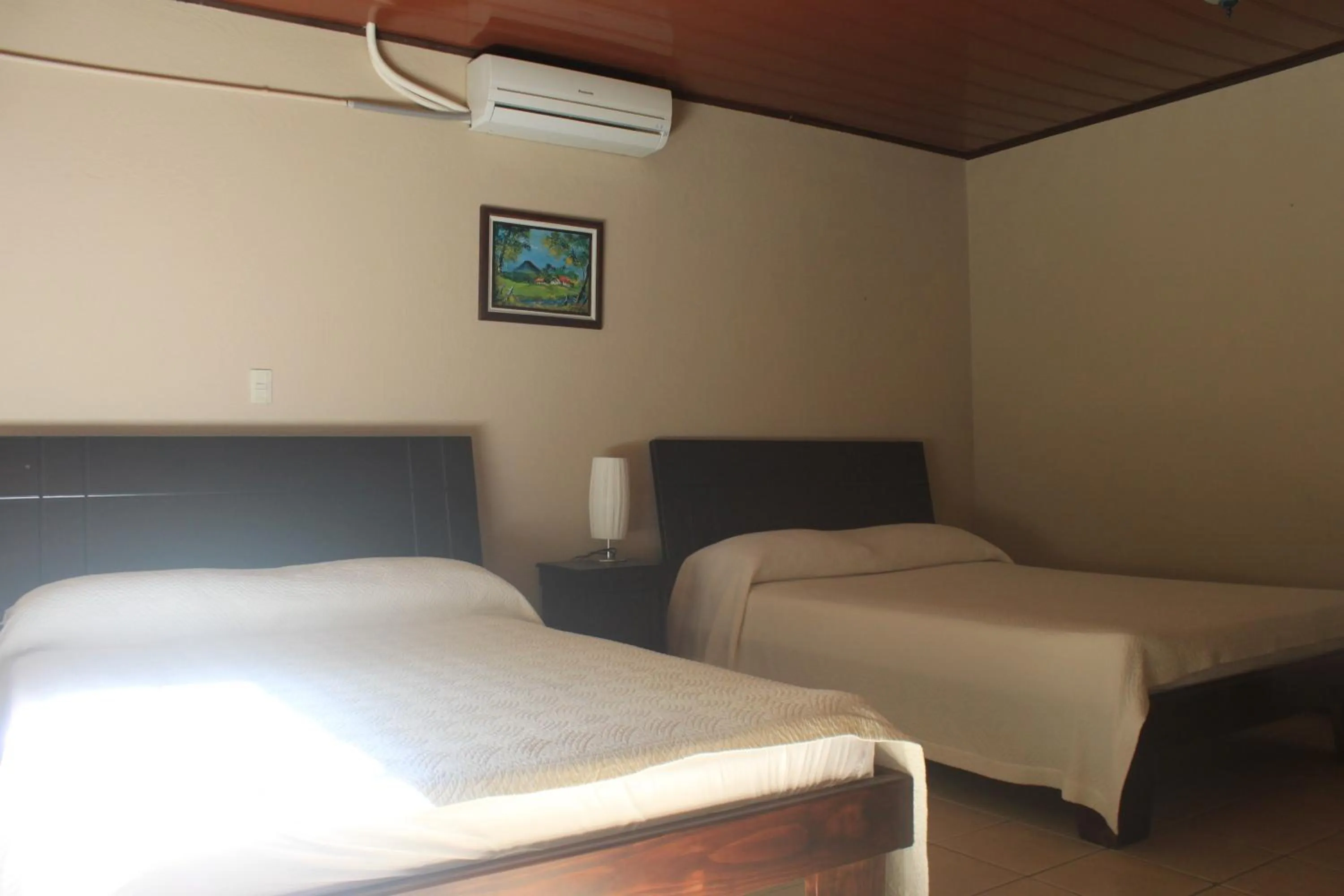 Photo of the whole room, Bed in Hotel Santa Maria Inn