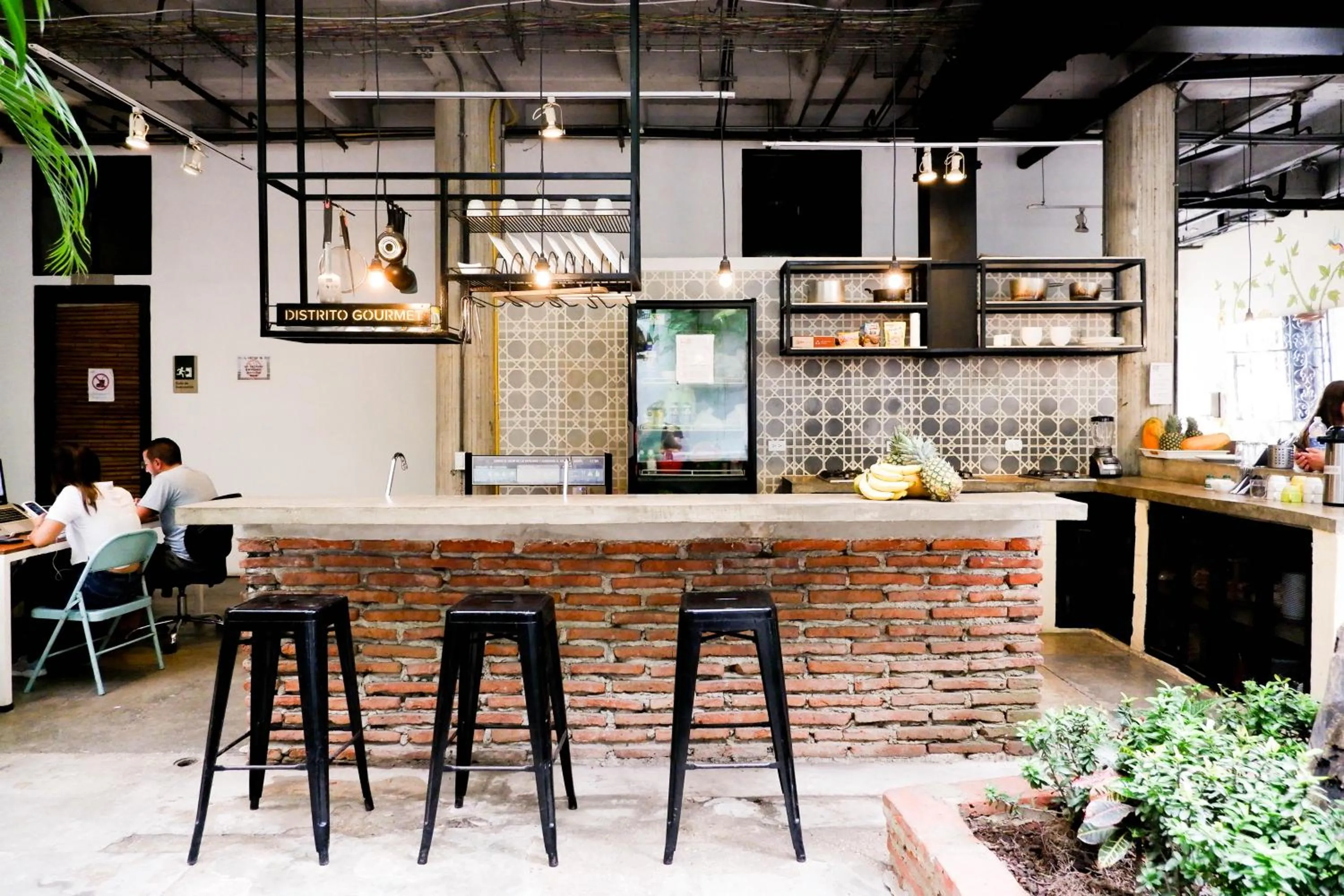 Communal kitchen in Santuario Getsemani Hostel