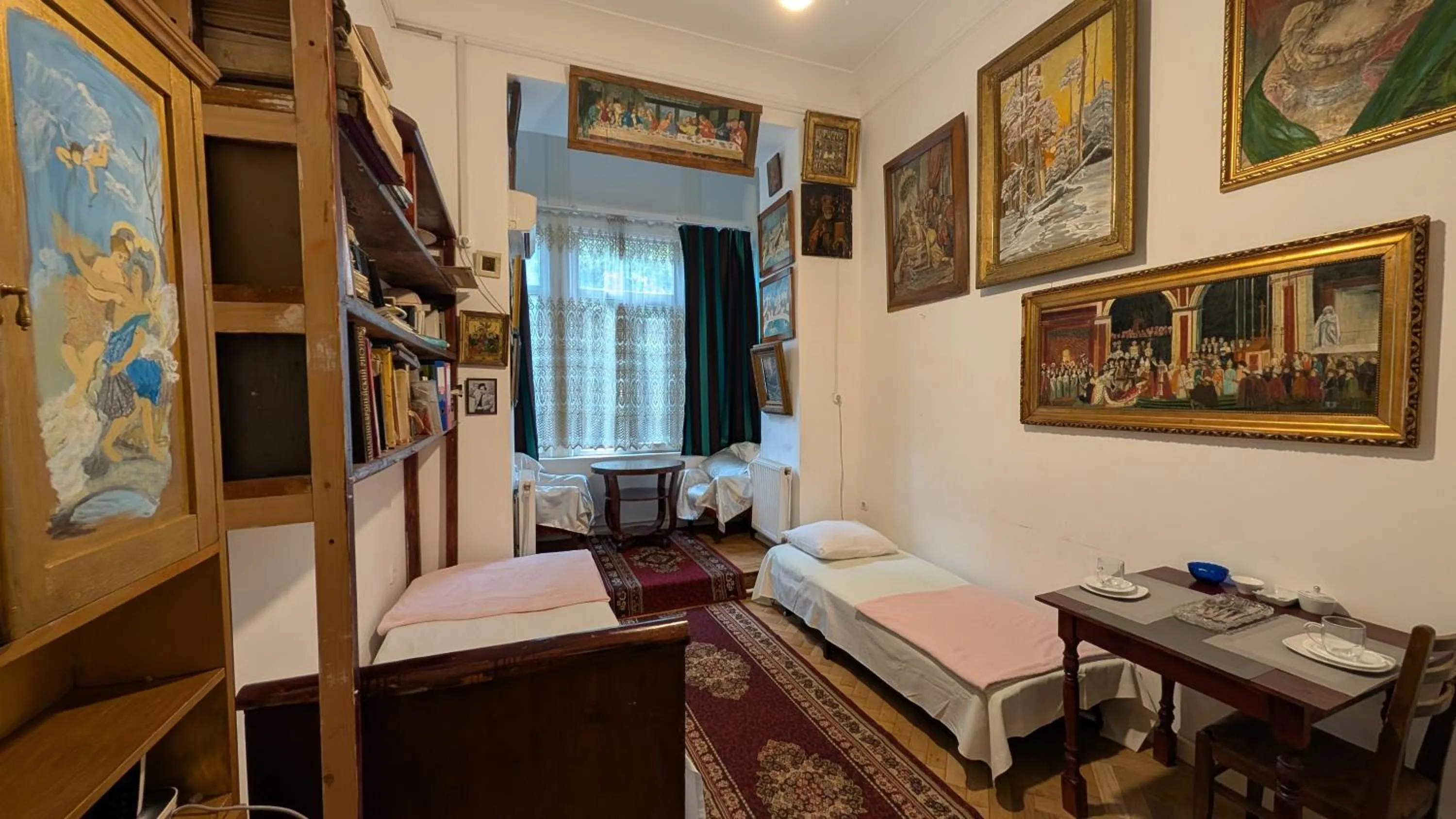 Gutsa Artists Mini-Hotel
