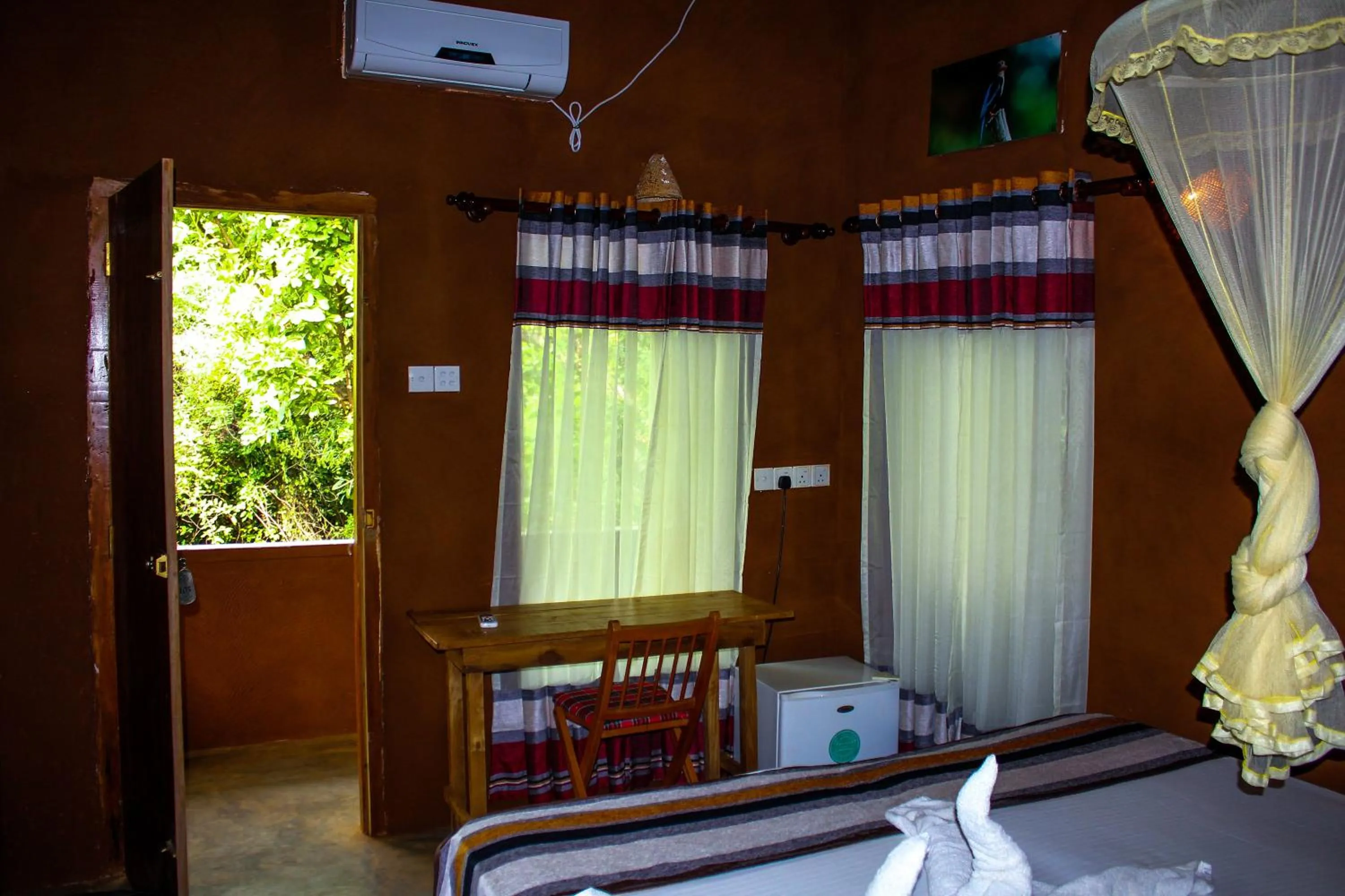 Photo of the whole room, Bed in The Thick Forest