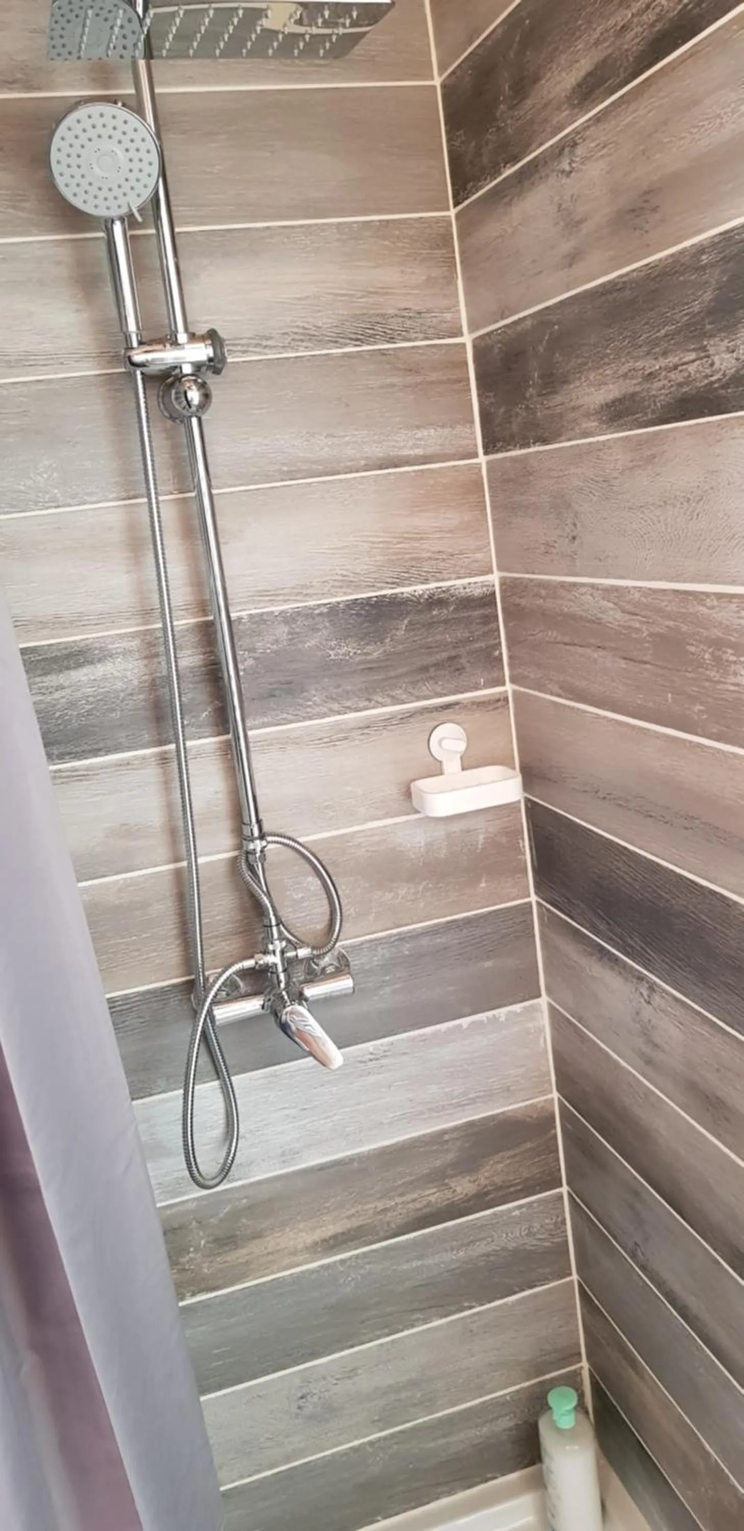 Shower in CABANE à DRINE