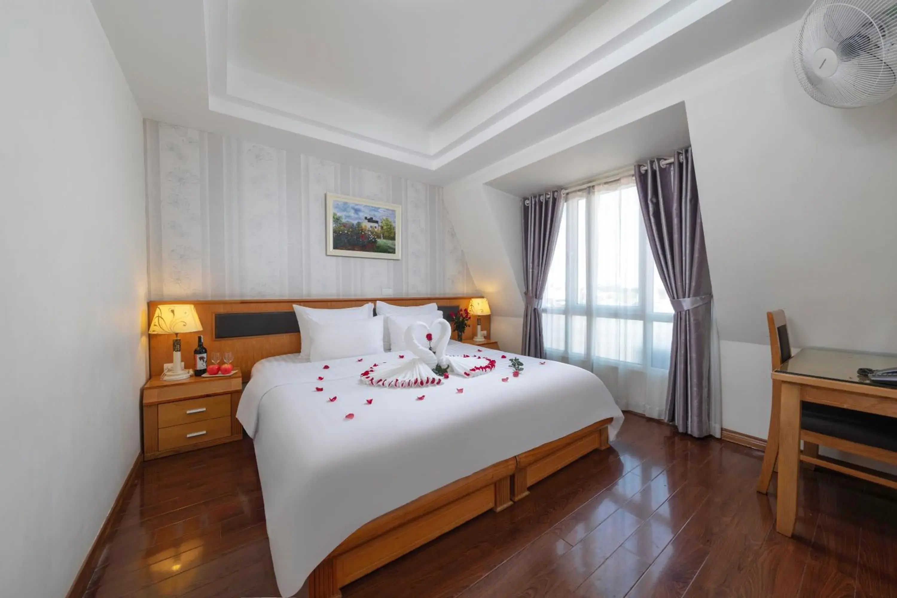 Bedroom, Bed in Hanoi Sky Hotel Bedroom, Bed in Hanoi Sky Hotel