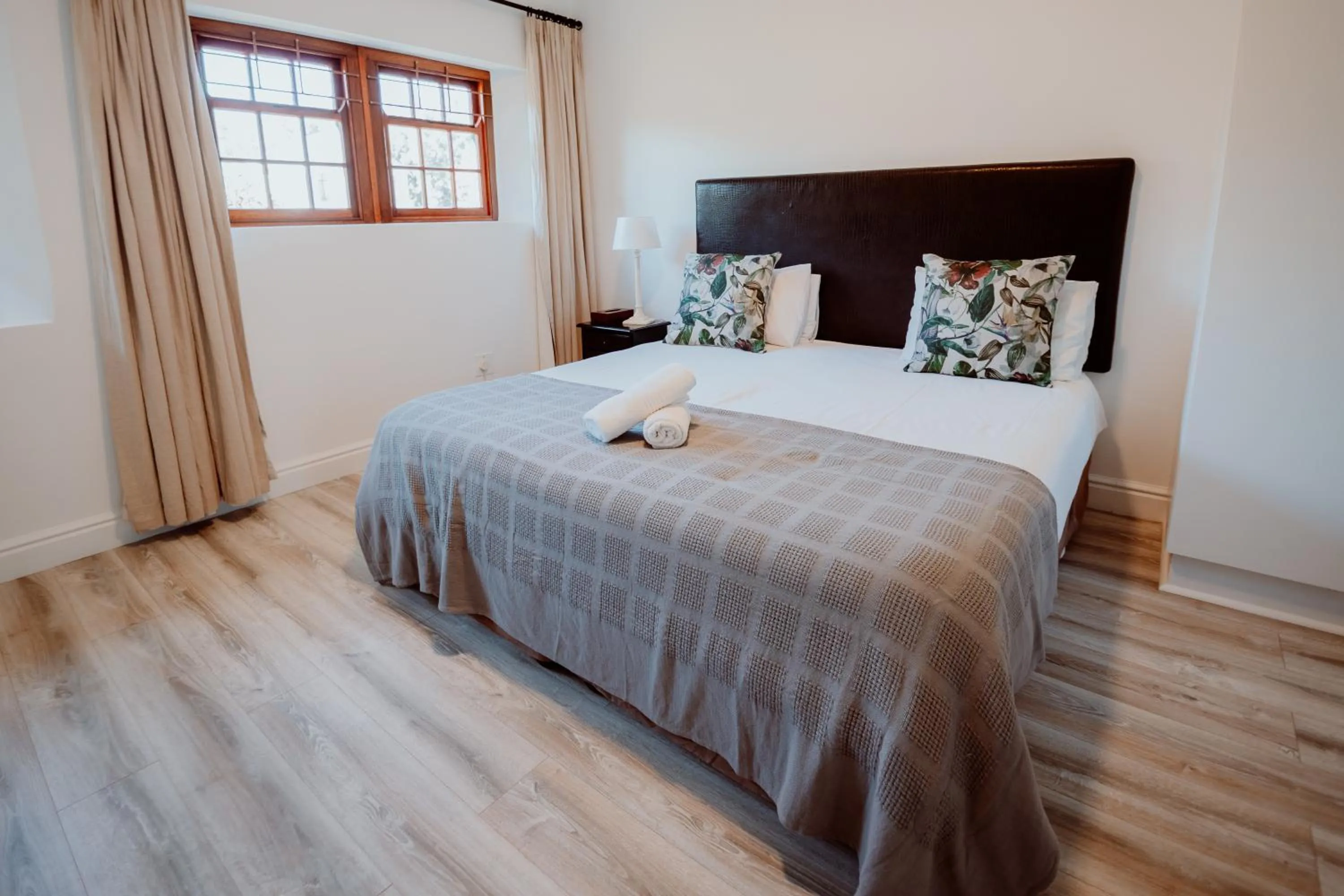 Photo of the whole room, Bed in Manley Wine Estate