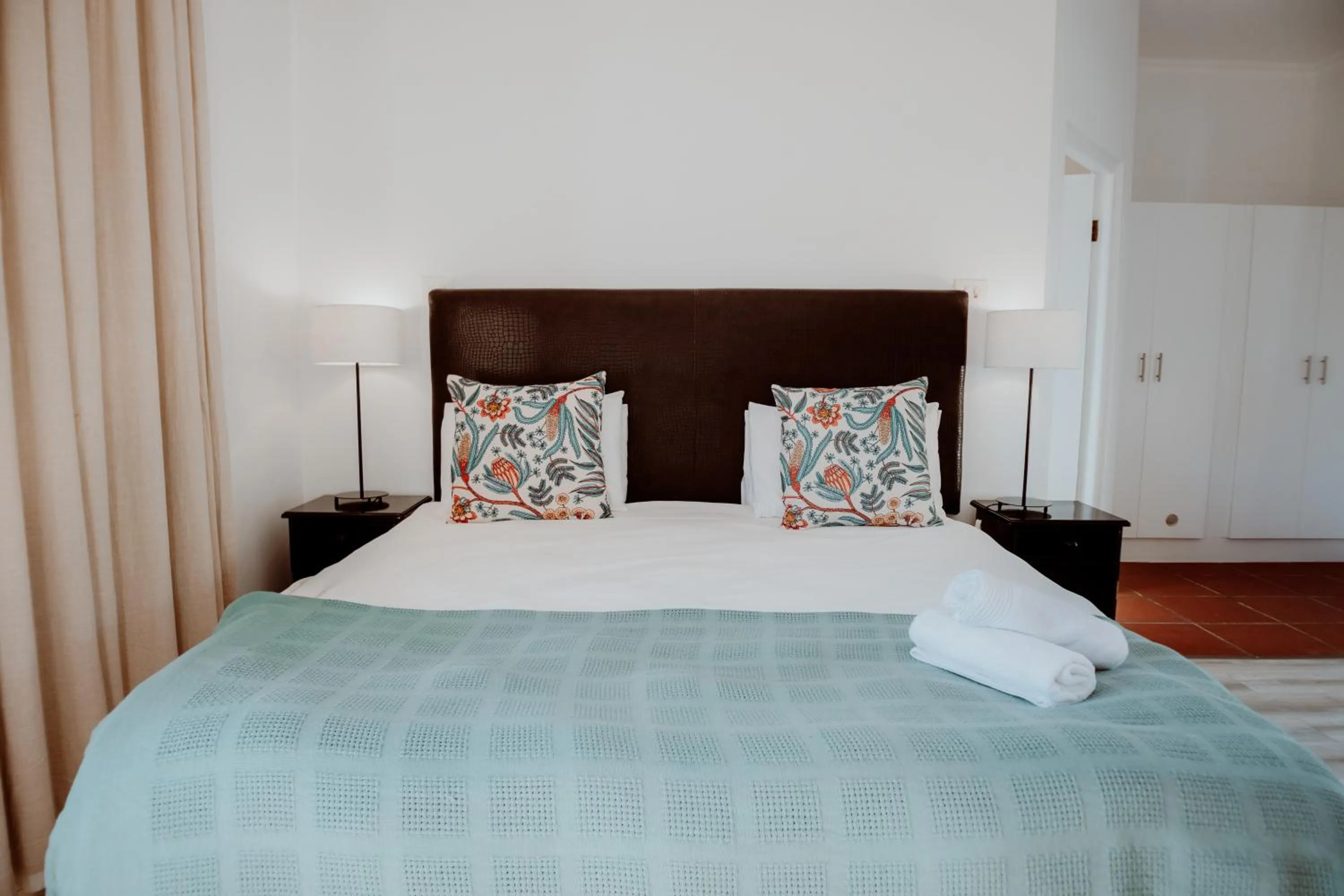 Photo of the whole room, Bed in Manley Wine Estate