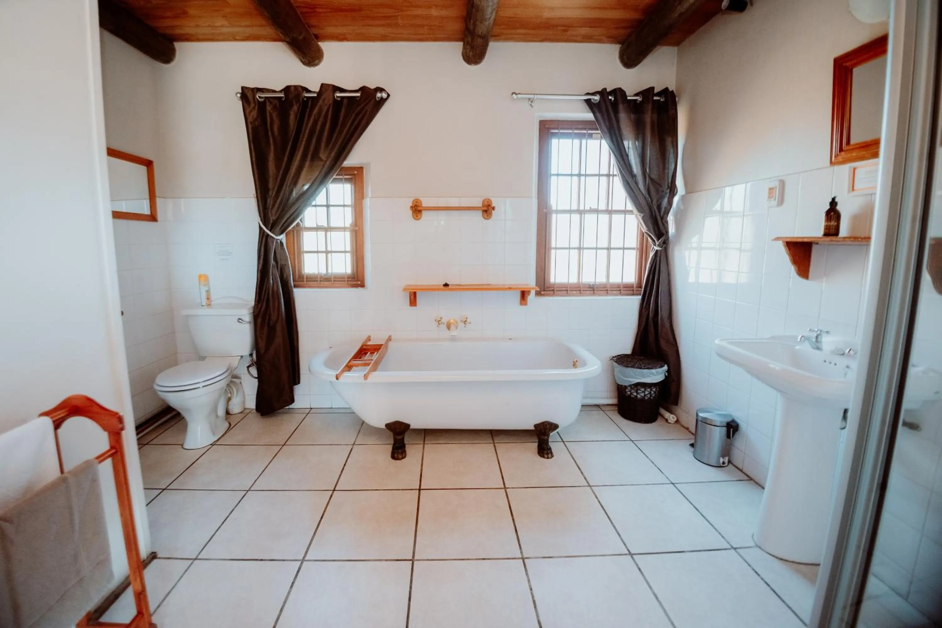 Bathroom, Bed in Manley Wine Estate