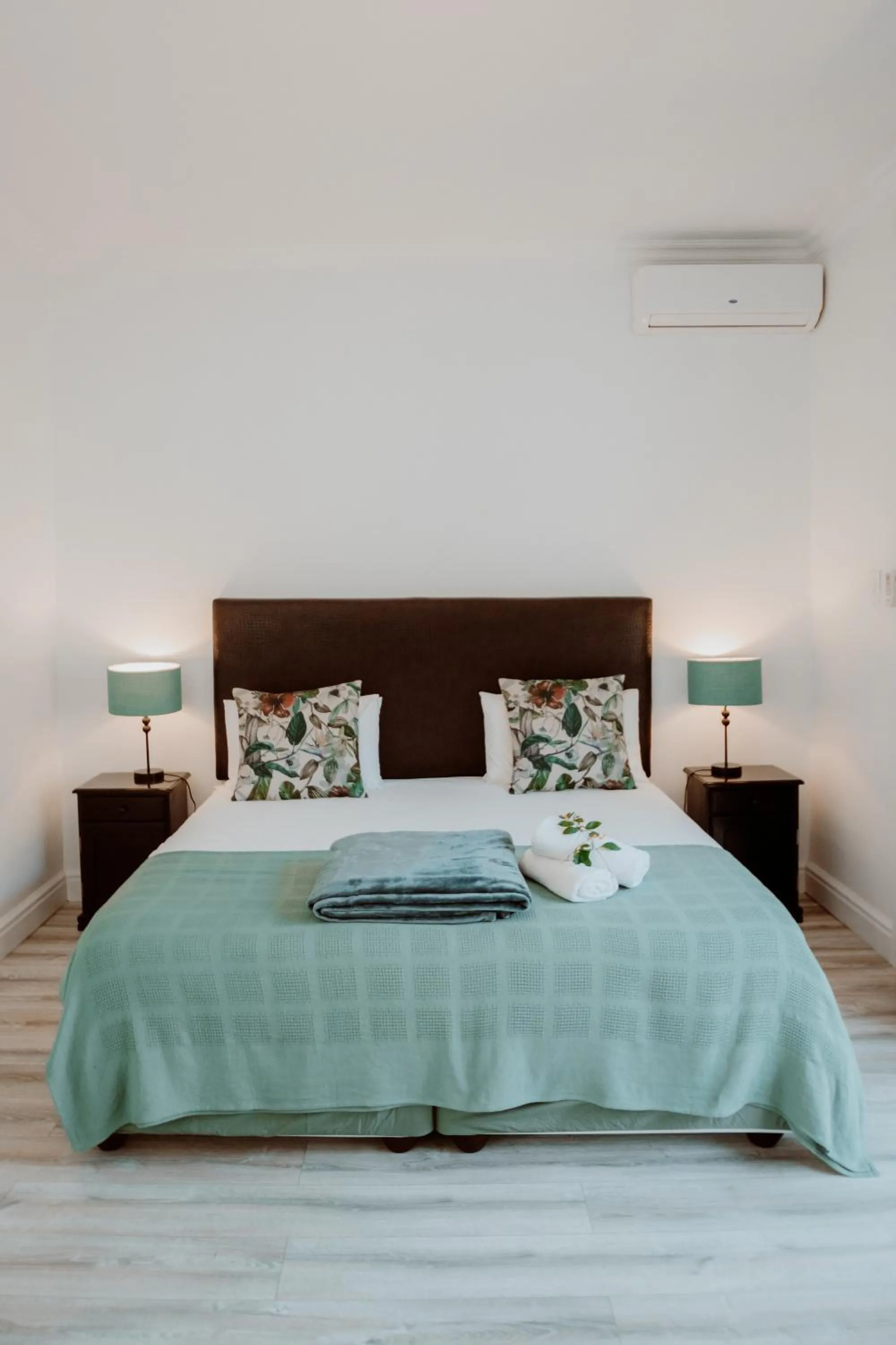 Photo of the whole room, Bed in Manley Wine Estate