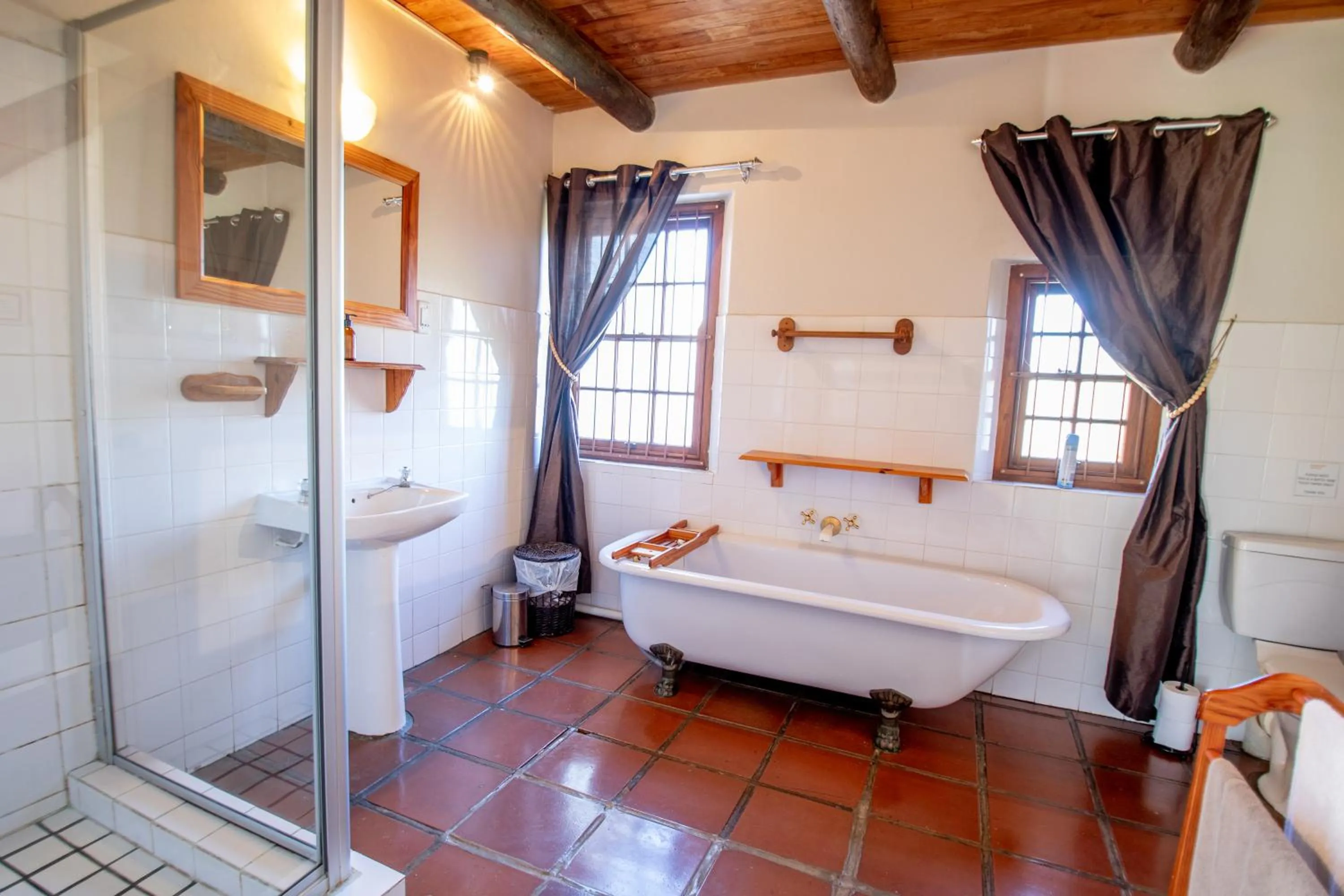Bathroom, Bed in Manley Wine Estate