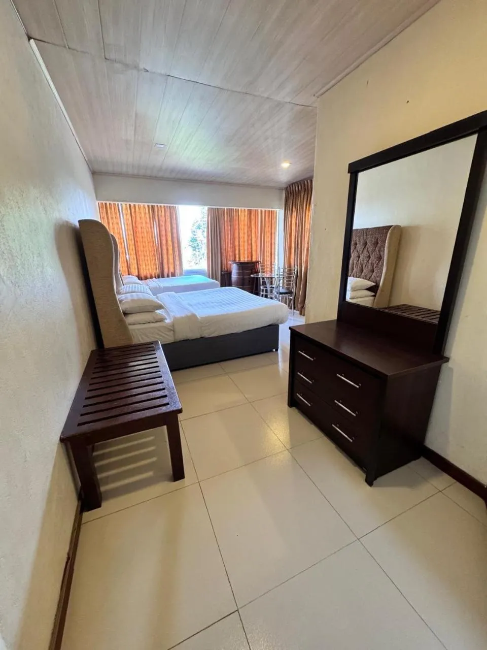 Single Tree Hotel