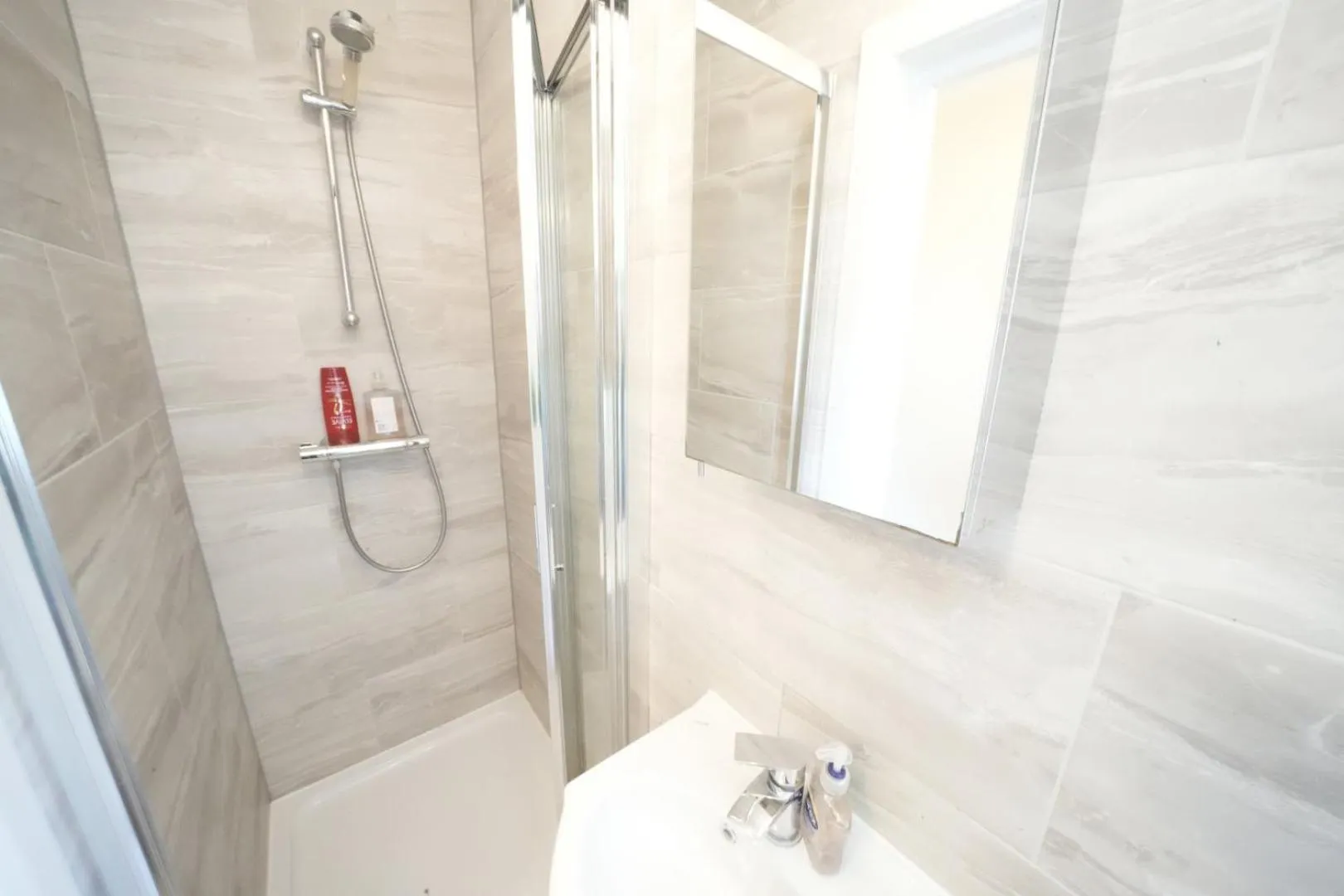 Shower in The Close Airport