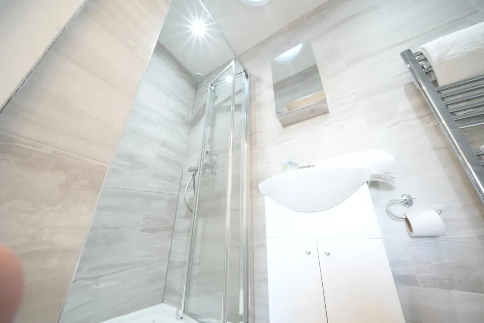 Shower in The Close Airport