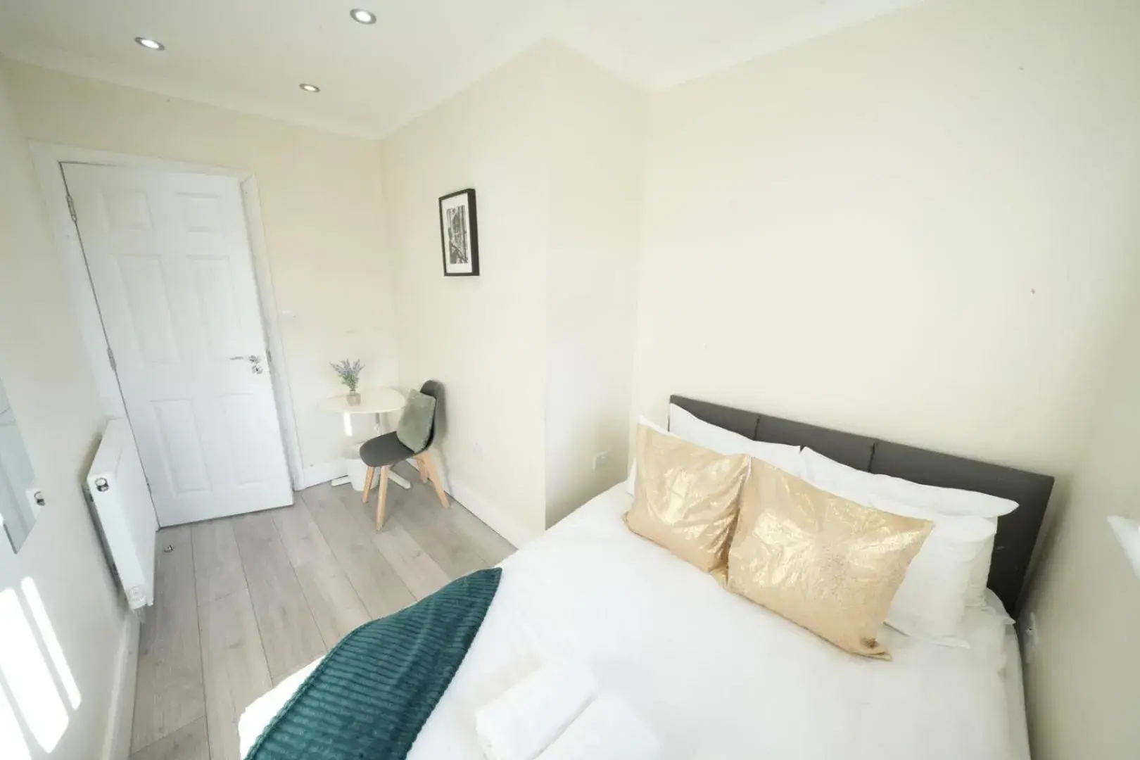 Double Room with Shared Bathroom - single occupancy in The Close Airport Double Room with Shared Bathroom - single occupancy in The Close Airport