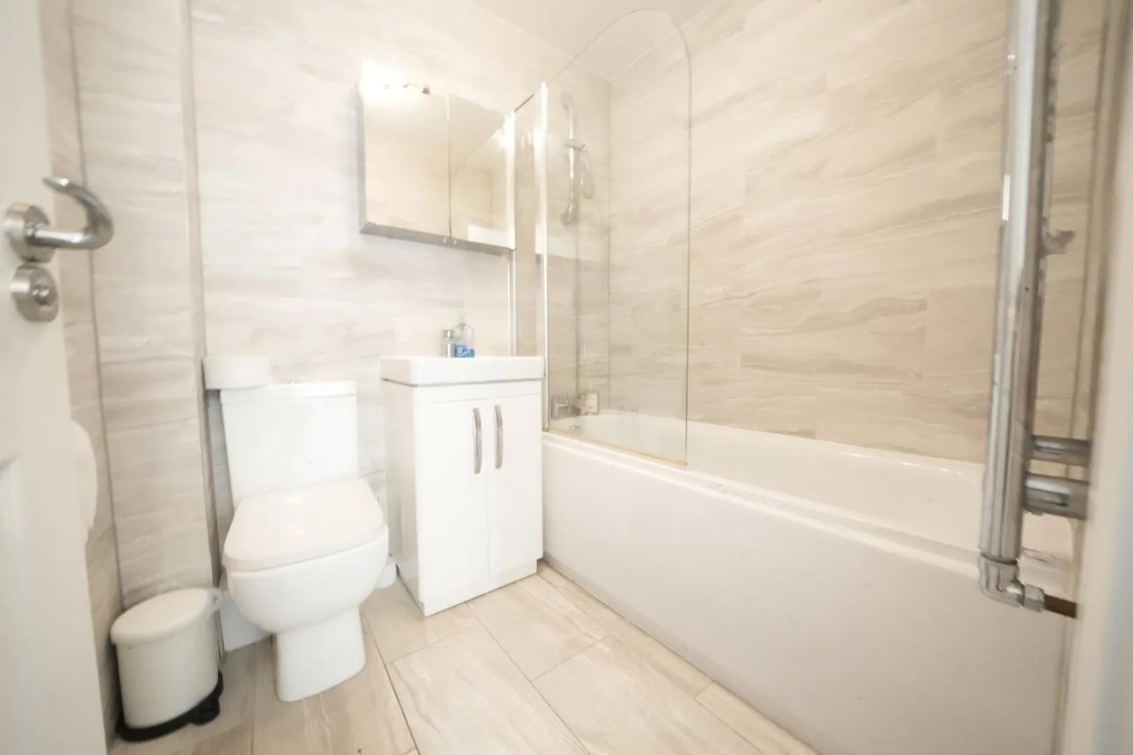 Shower in The Close Airport