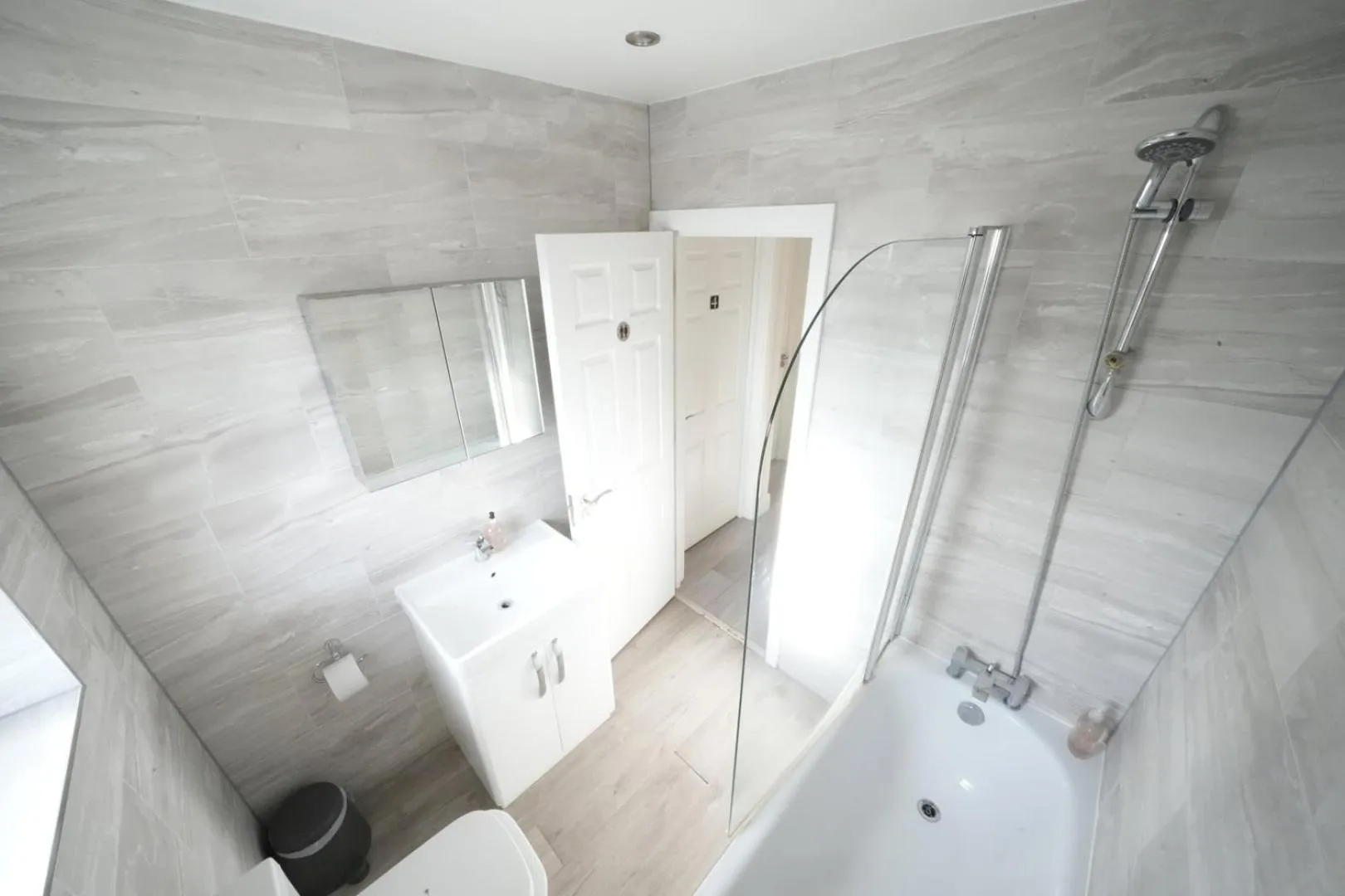 Shower in The Close Airport