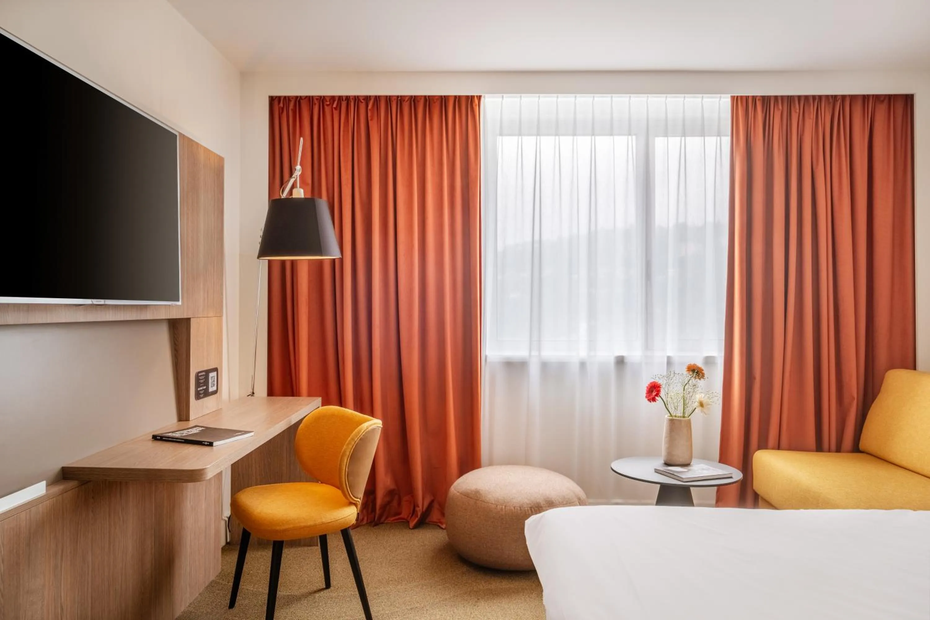 Photo of the whole room, Bed in Novotel Lyon Centre-Confluence Bord de Saone