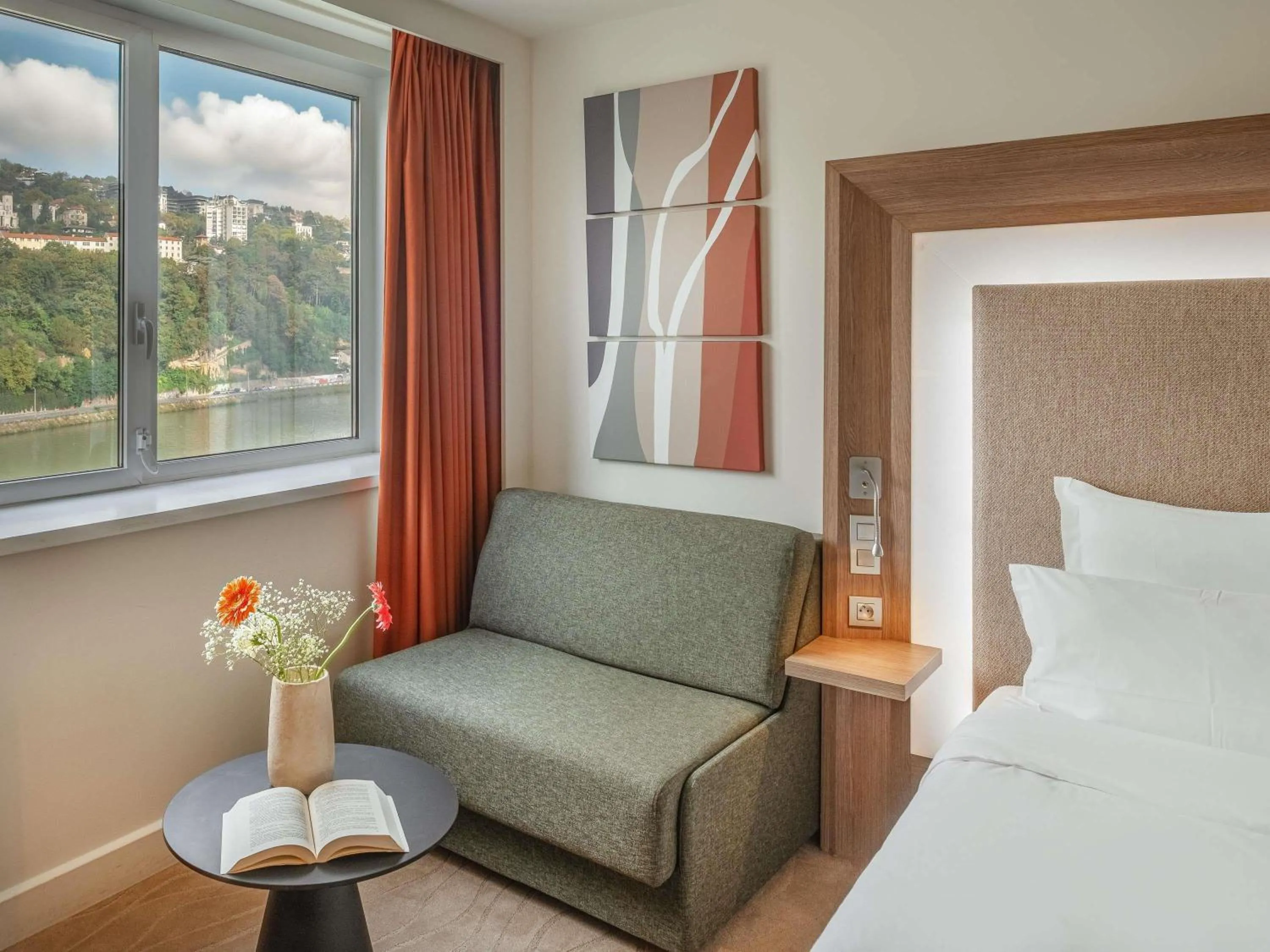 Bedroom, Bed in Novotel Lyon Centre-Confluence Bord de Saone