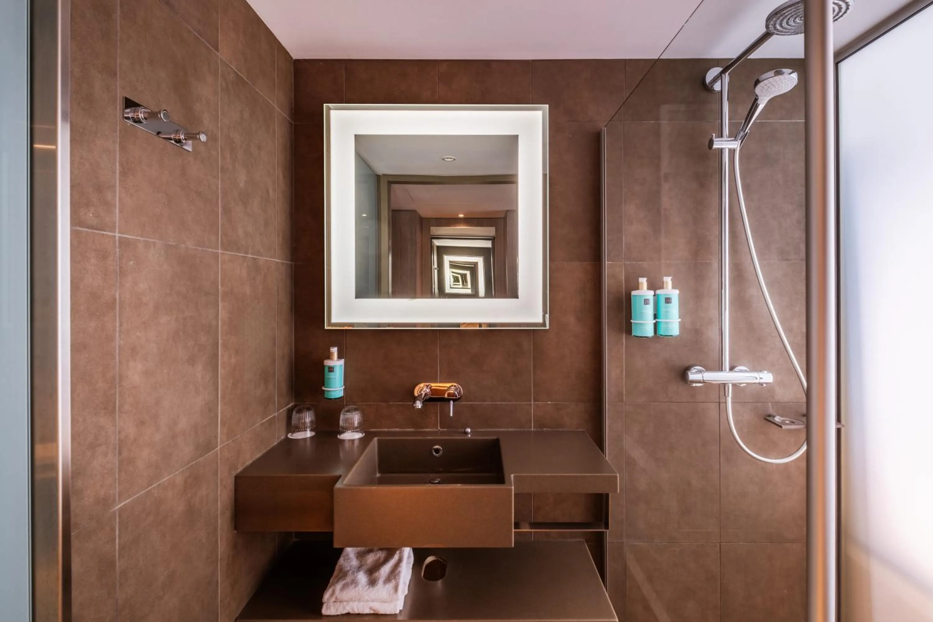 Bathroom in Novotel Lyon Centre-Confluence Bord de Saone