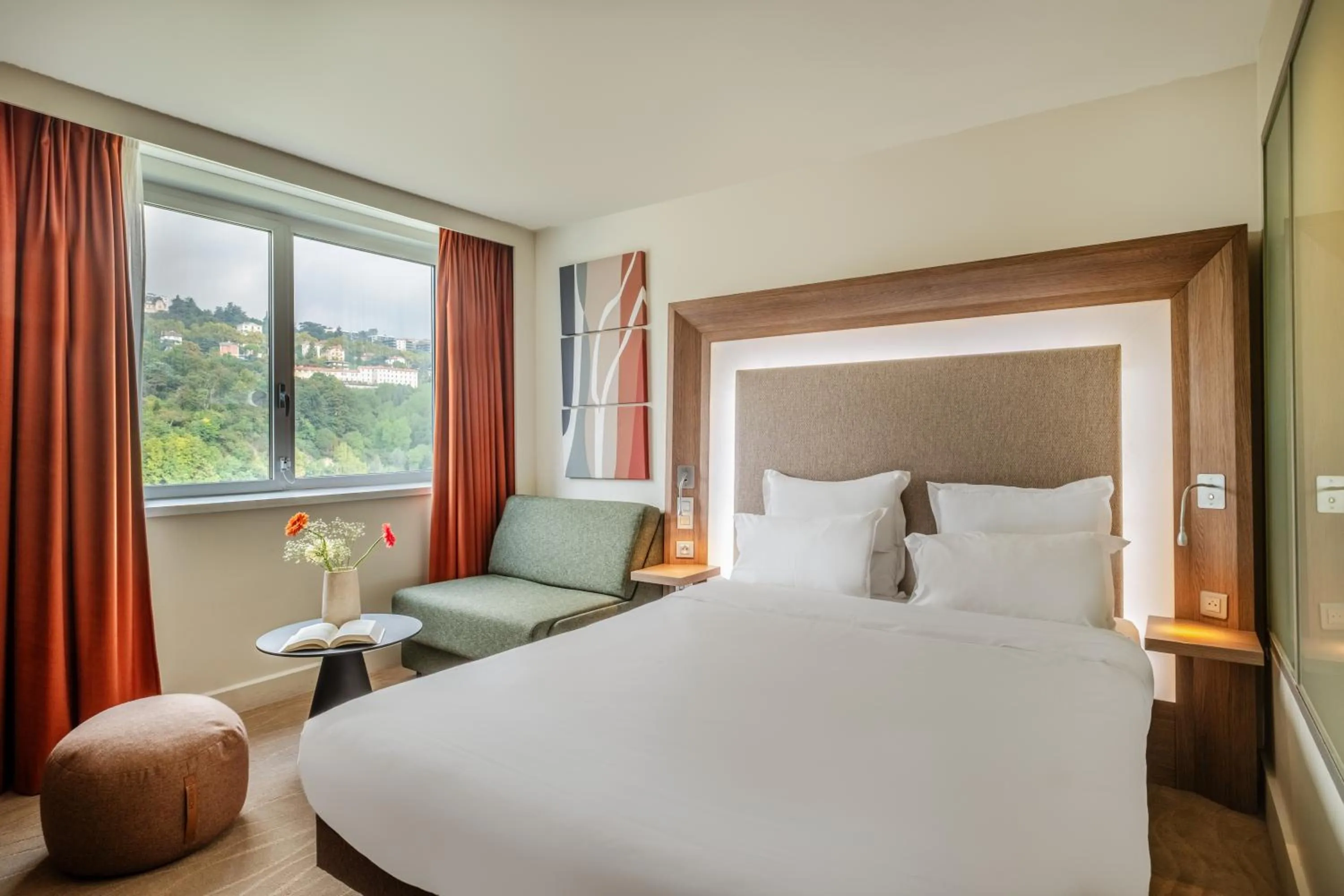 Photo of the whole room, Bed in Novotel Lyon Centre-Confluence Bord de Saone