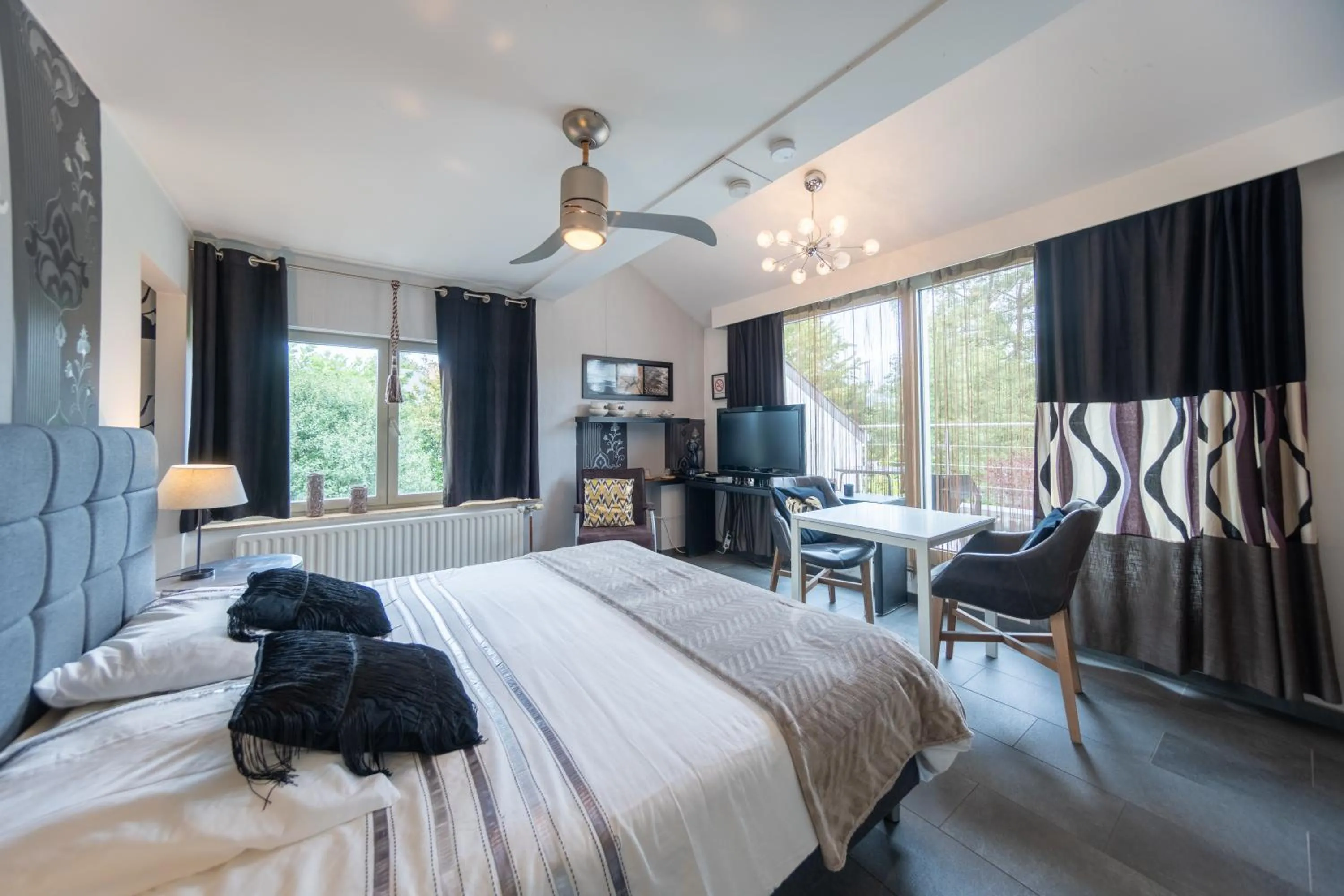 Bed in Guesthouse De Witte Merel Deluxe